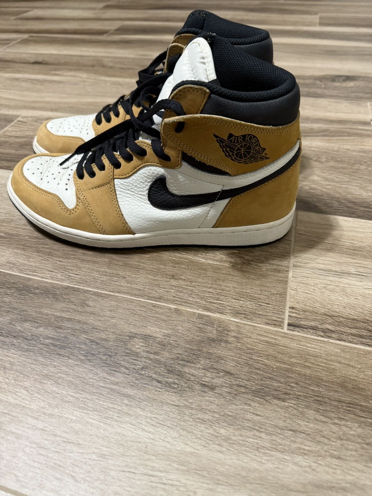 Nike Jordan 1 retro high Rookie of the year Size US 10.5 / EU 43-44 - 2 Thumbnail