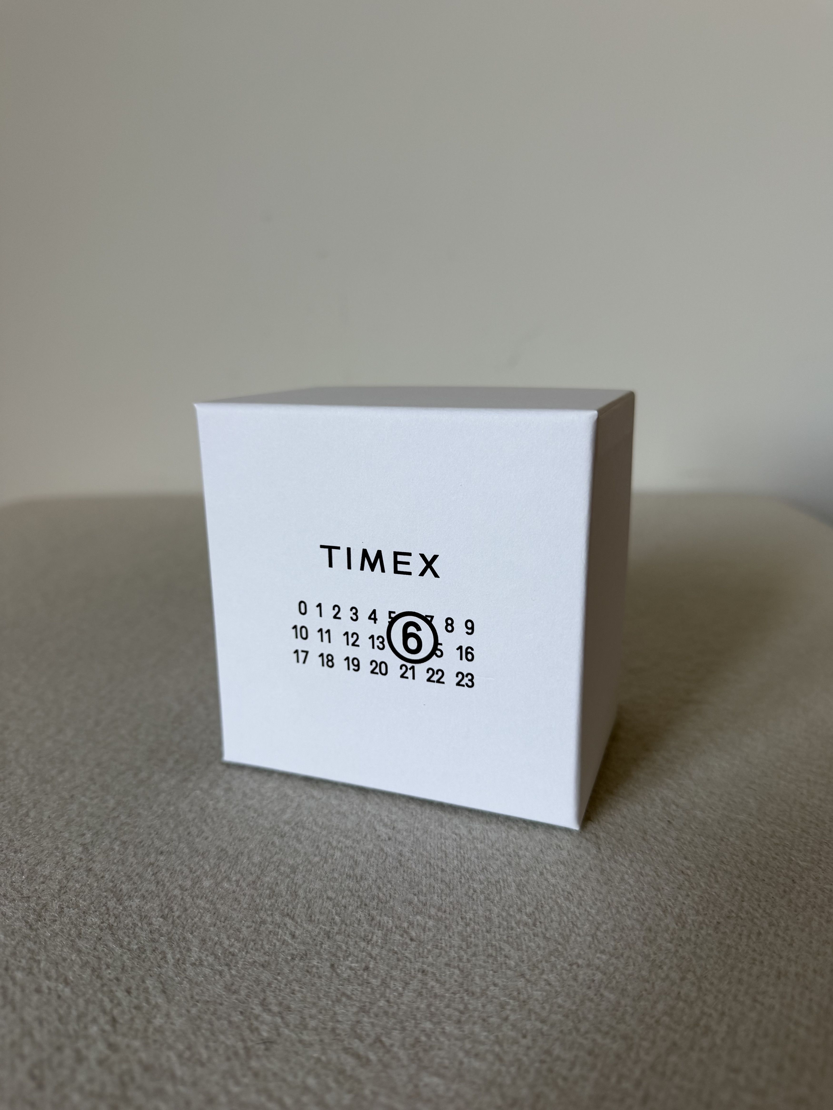 Maison Margiela × Timex S/M MM6 Maison Margiela Timex T80 Ring Watch in Gold Size ONE SIZE - 3 Thumbnail
