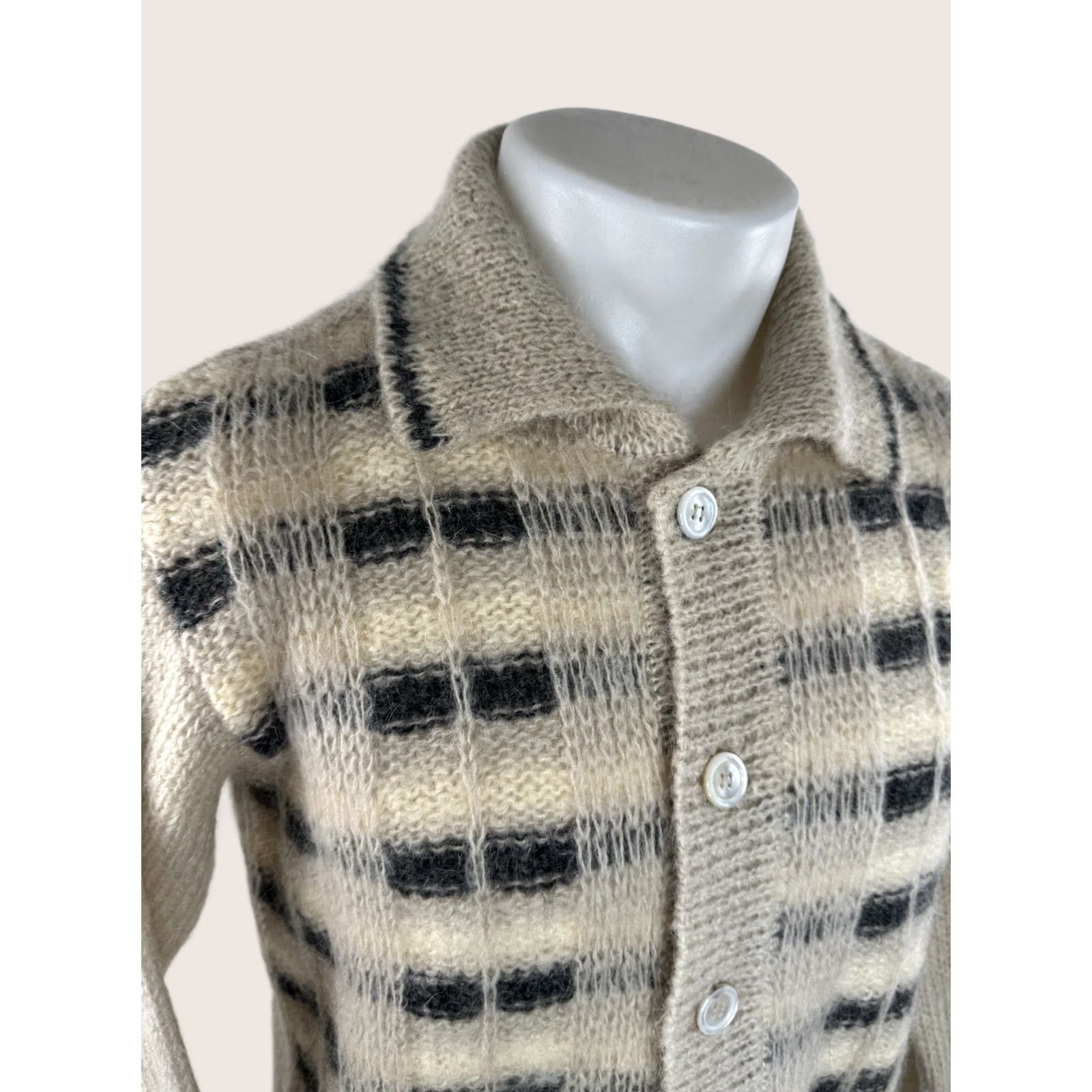 Neiman Marcus VINTAGE Neiman Marcus Cardigan Sweater Mens M Collared Wool Mohair Beige / Gray EXC Size US M / EU 48-50 / 2 - 1 Thumbnail