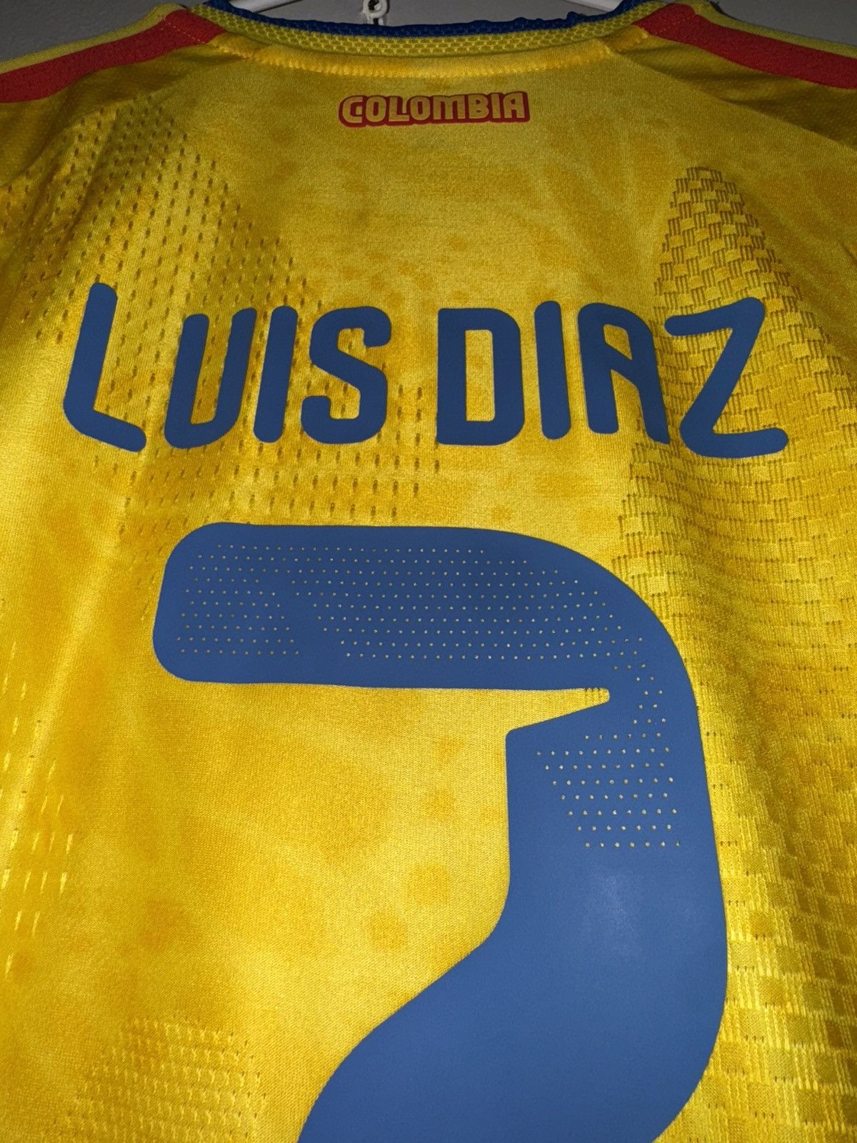 Adidas Colombia Home World Cup Jersey Diaz Size US M / EU 48-50 / 2 - 3 Thumbnail