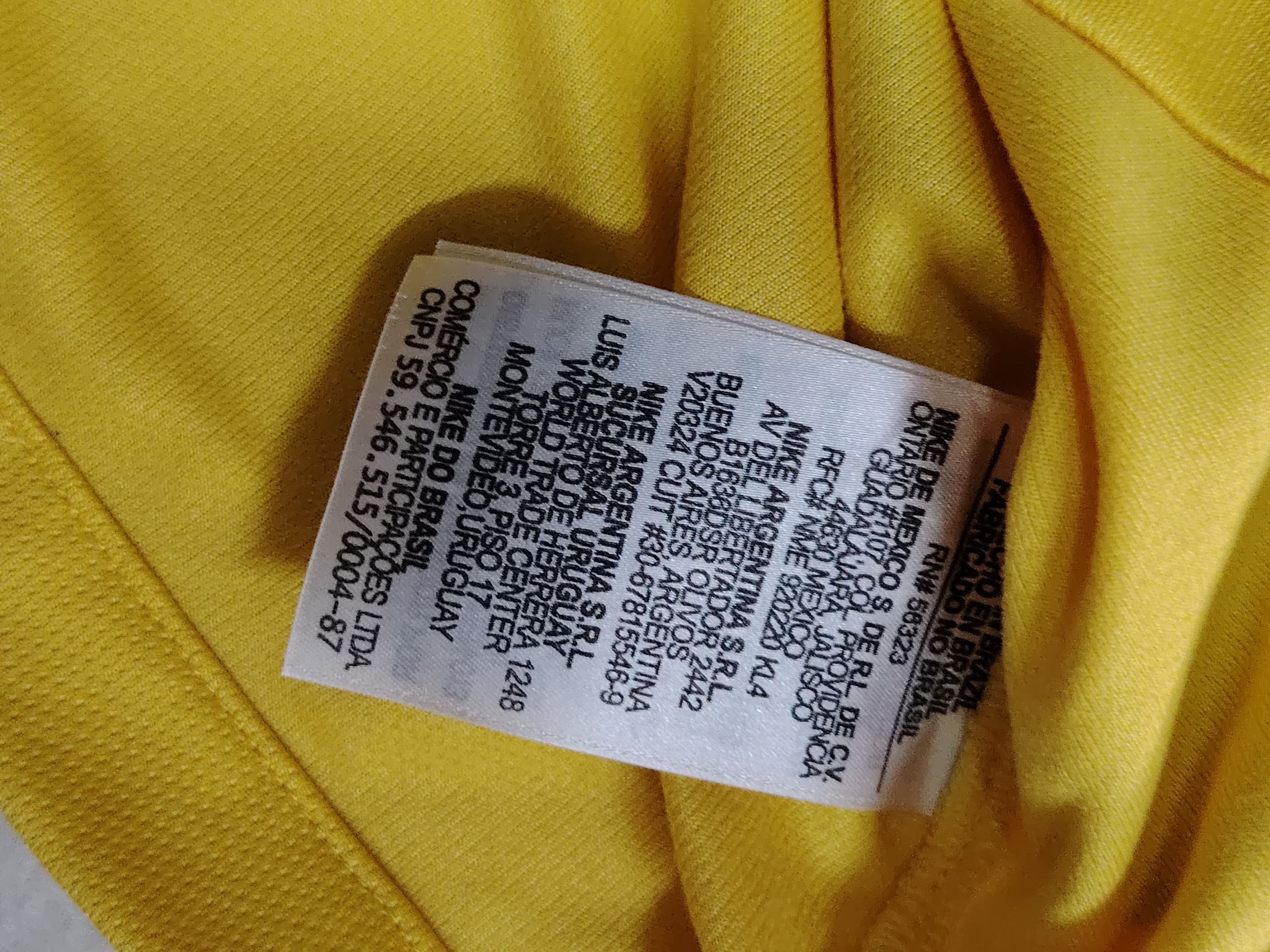 Vintage Brazil Home Football 2014/16 Made in Brazil Jersey Size US S / EU 44-46 / 1 - 8 Thumbnail