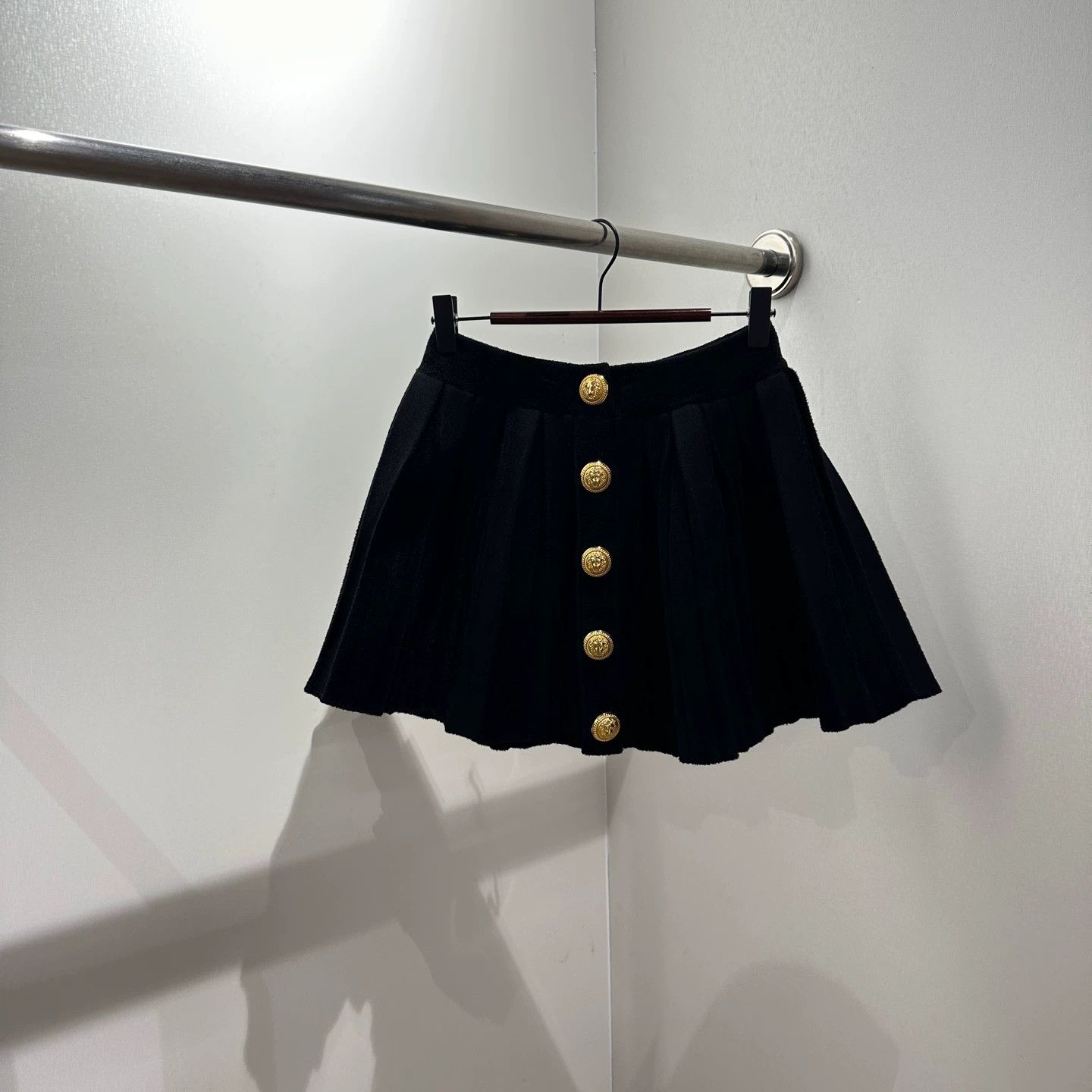 Balmain Balmain LionHead GoldBuckle Velvet Skirt 36 may600 Size 25" / US 0 / IT 36 - 1 Thumbnail