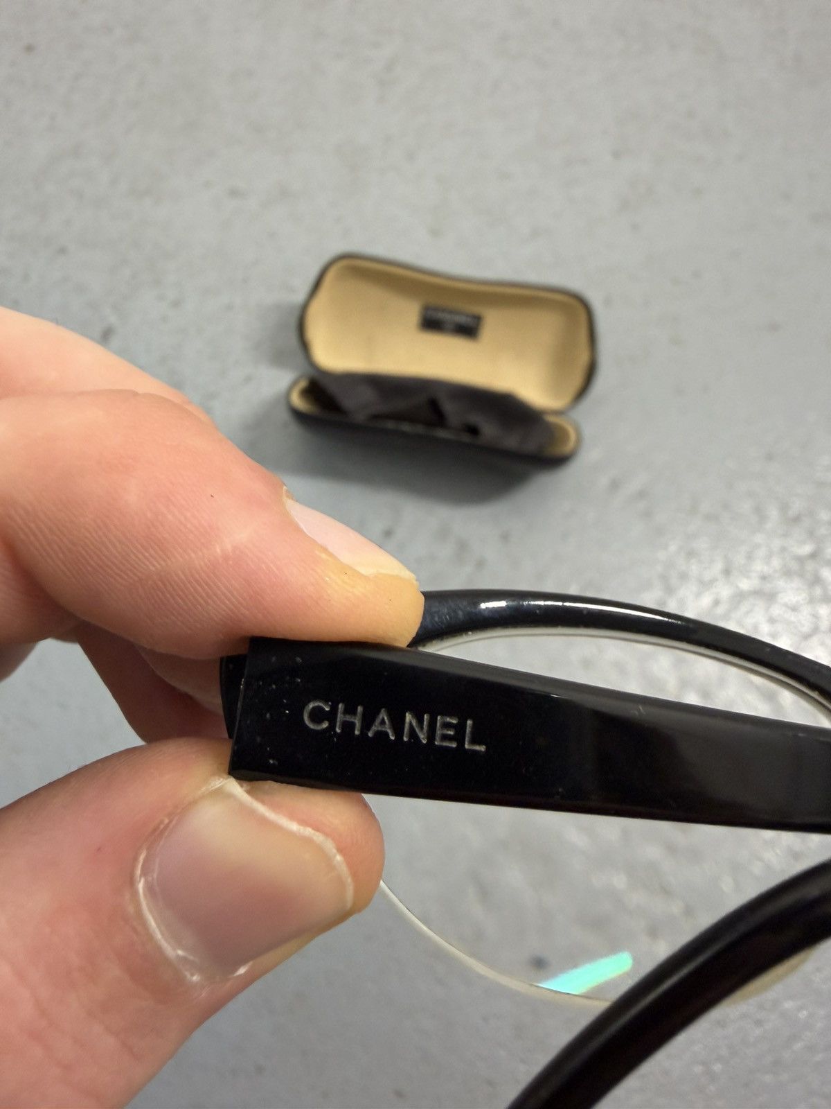 Chanel Vintage Chanel Sunglasses With Case Size ONE SIZE - 5 Thumbnail