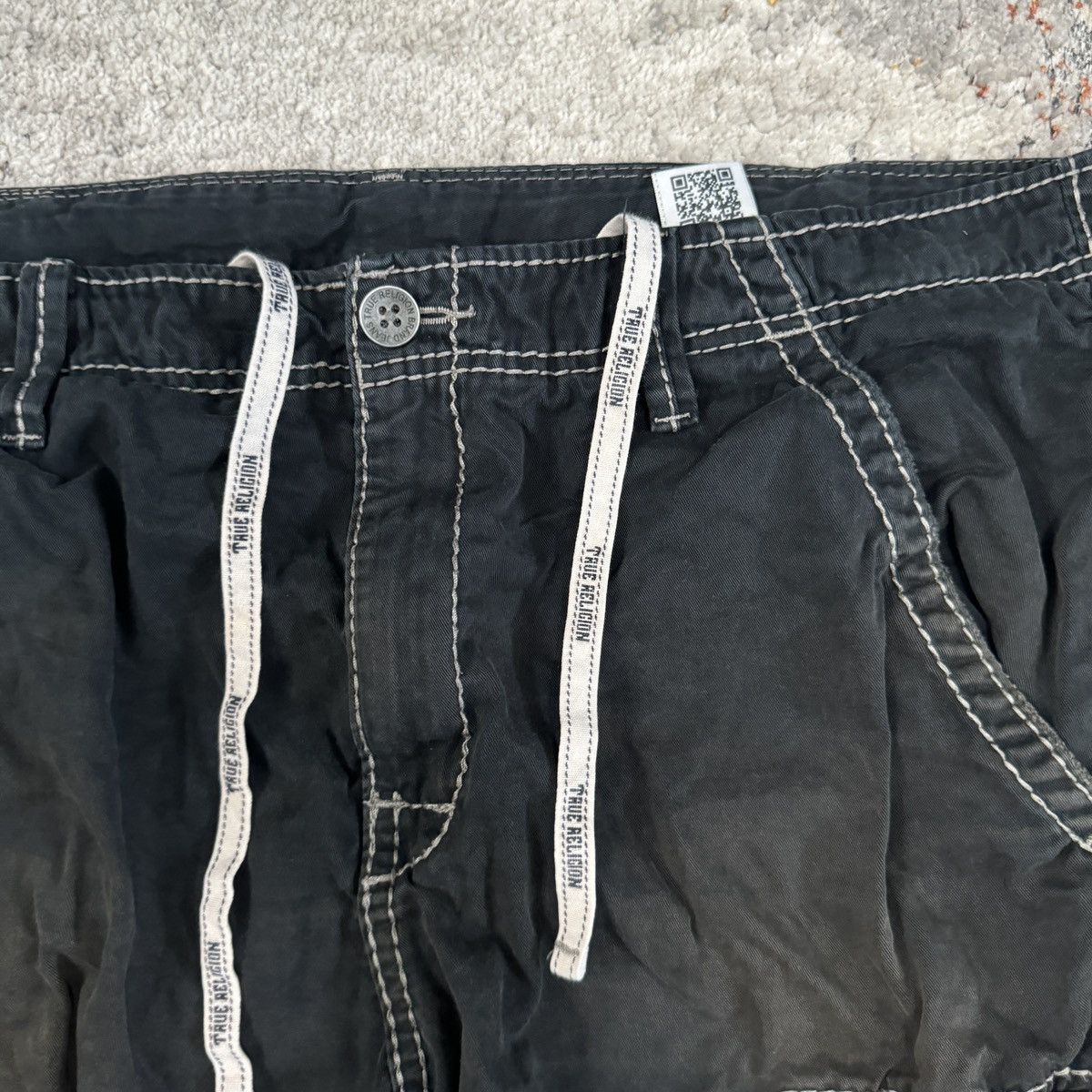 Southpole × True Religion × Vintage Vintage Y2K True Religion baggy faded black cargo shorts Size US 40 / EU 56 - 3 Thumbnail