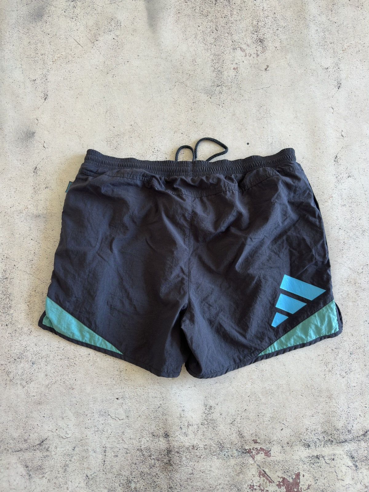 Adidas Vintage Adidas Shorts Size M Size US 32 / EU 48 - 2 Thumbnail