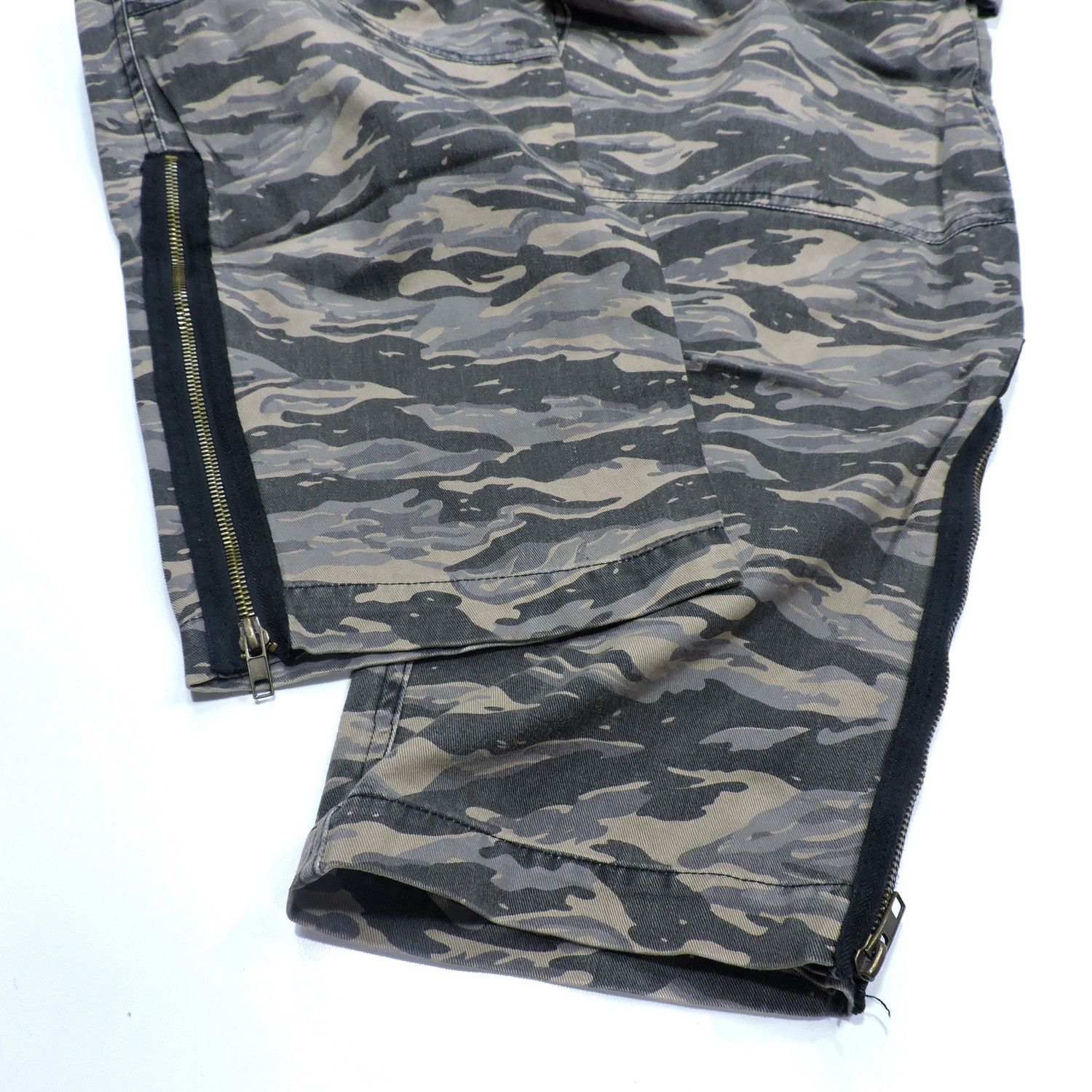 Japanese Brand MATHAWK UNION MADE TIGER STRIPES CARGO LONG PANTS Size US 32 / EU 48 - 16 Thumbnail