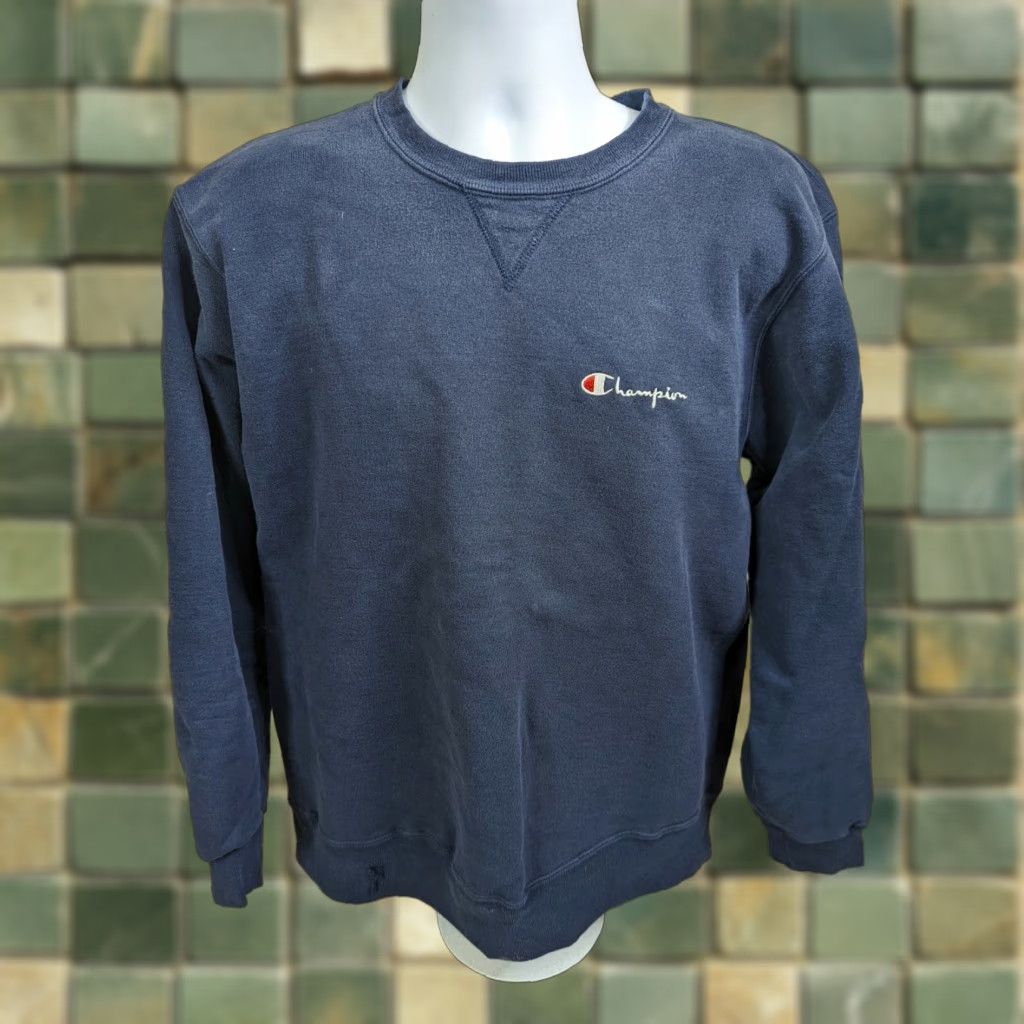 Champion VINTAGE Champion Sweatshirt Blue Embroidered USA Made Mens XL Sweatshirt Size US XL / EU 56 / 4 - 1 Thumbnail