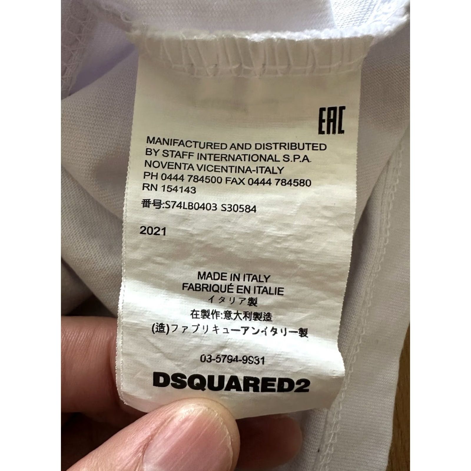 Dsquared2 Dsquared2 Men T-Shirt White Color Spray Centre Logo Size M Regular Short Sleeve Cotton Italy Logo Graphic Print Chest 20” Length 25.5” Mens Clothing Size US M / EU 48-50 / 2 - 6 Thumbnail