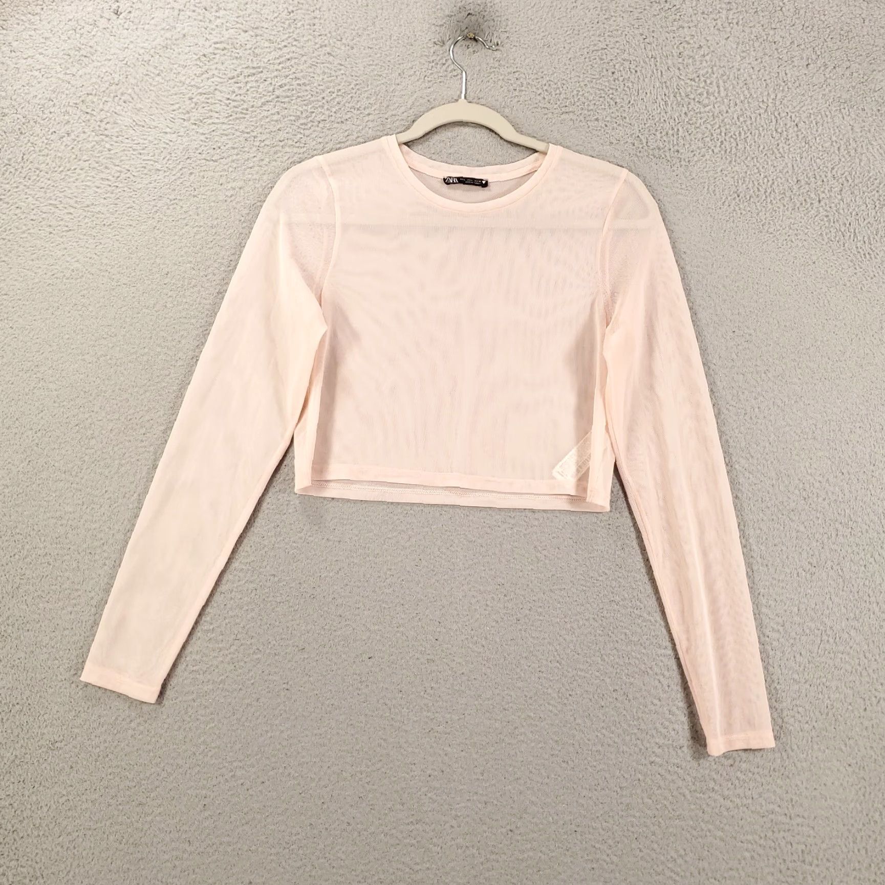 Zara **Y2K Zara Women's Large Pink Lightweight Long Sleeve Cropped Blouse** User: **Y2K Zara Women's Large Pink Lightweight Long Sleeve Crop Top** Size L / US 10 / IT 46 - 2 Thumbnail