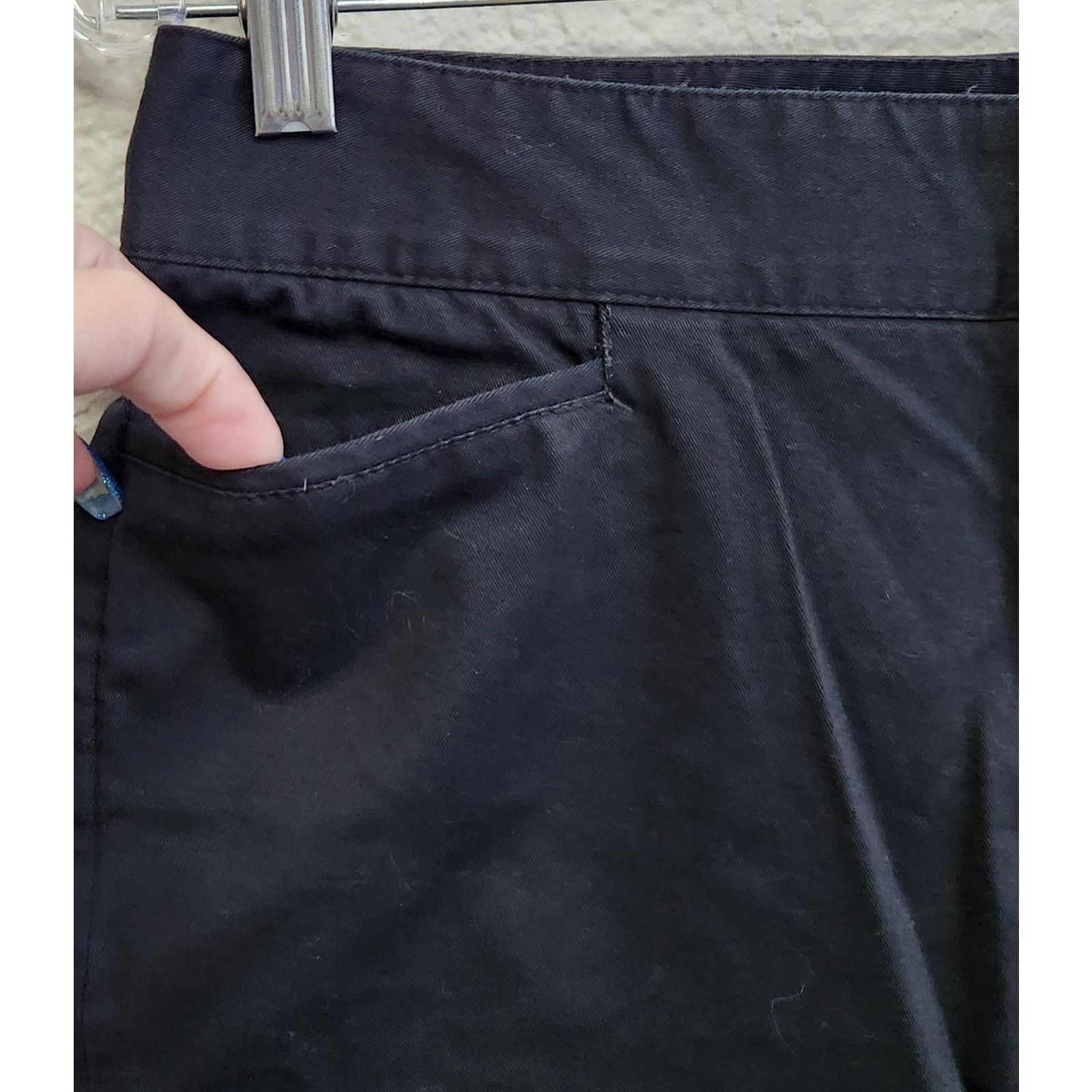 Dockers Dockers Black Mid Rise Curvy Shorts 6P Lightweight Size 30" / US 8 / IT 44 - 1 Thumbnail