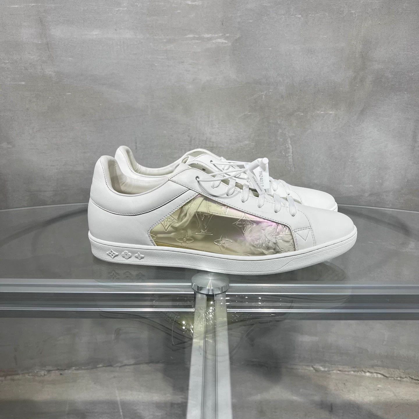 Louis Vuitton LV low-top white UK9 / 43 Size US 9 / EU 42 - 4 Thumbnail