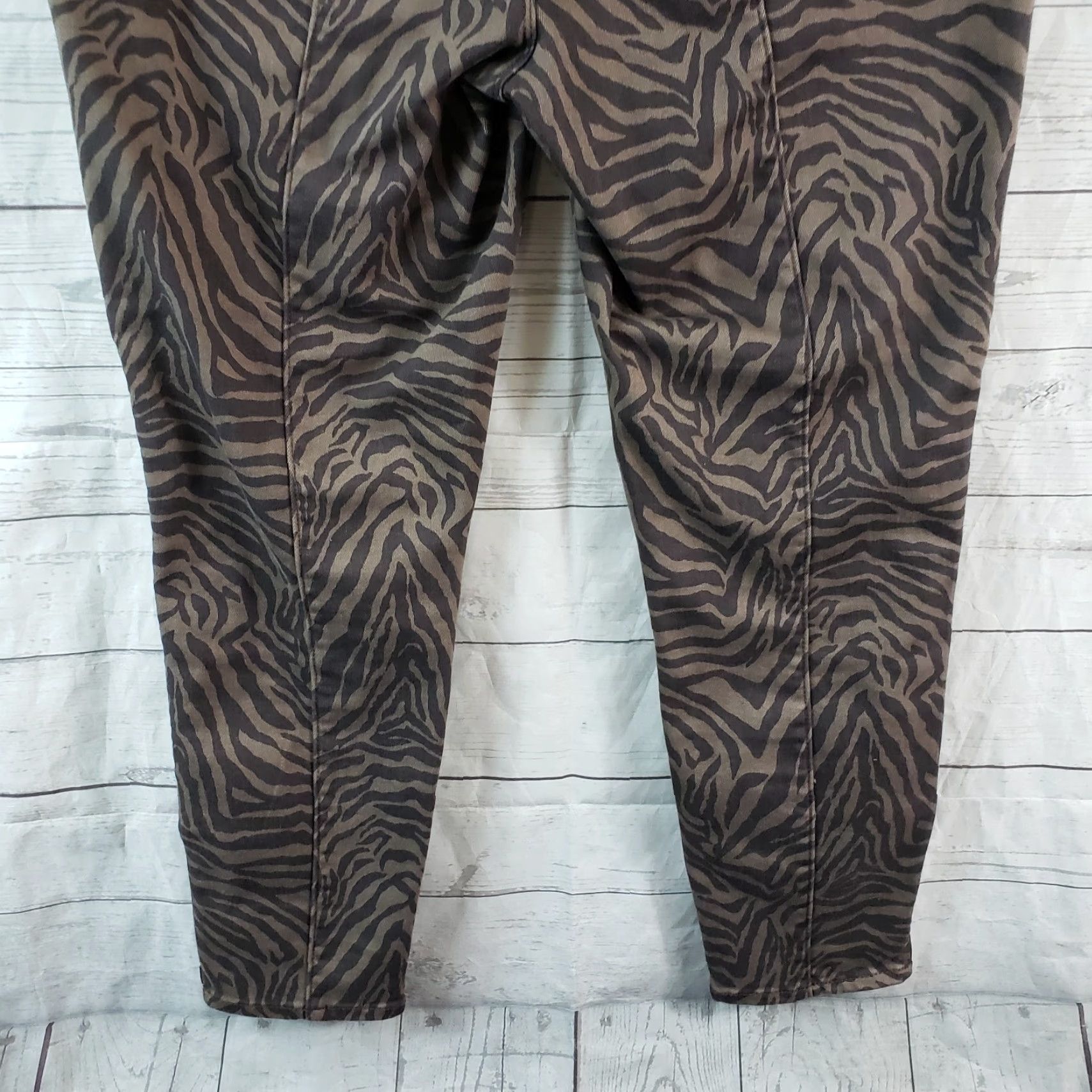 White House Black Market White House Black Market Jeans Womens Skinny Crop Sz 12 Brown Animal Print Size 34" / US 12 / IT 48 - 5 Thumbnail