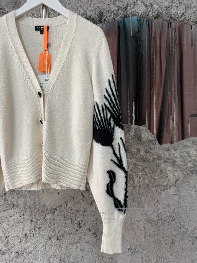 Chanel Chanel Winged cardigan coat Size XS / US 0-2 / IT 36-38 - 4 Thumbnail