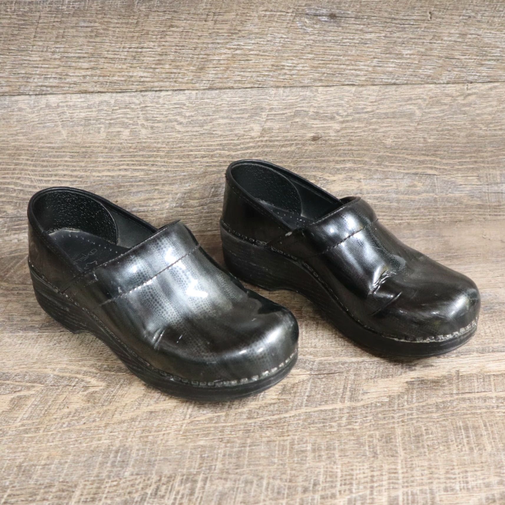 Dansko Dansko Black Clogs Women's US 6.5-7 EU 37 Patent Leather Arch Support Comfort Orthopedic Slip On Casual Workwear Size ONE SIZE - 2 Thumbnail