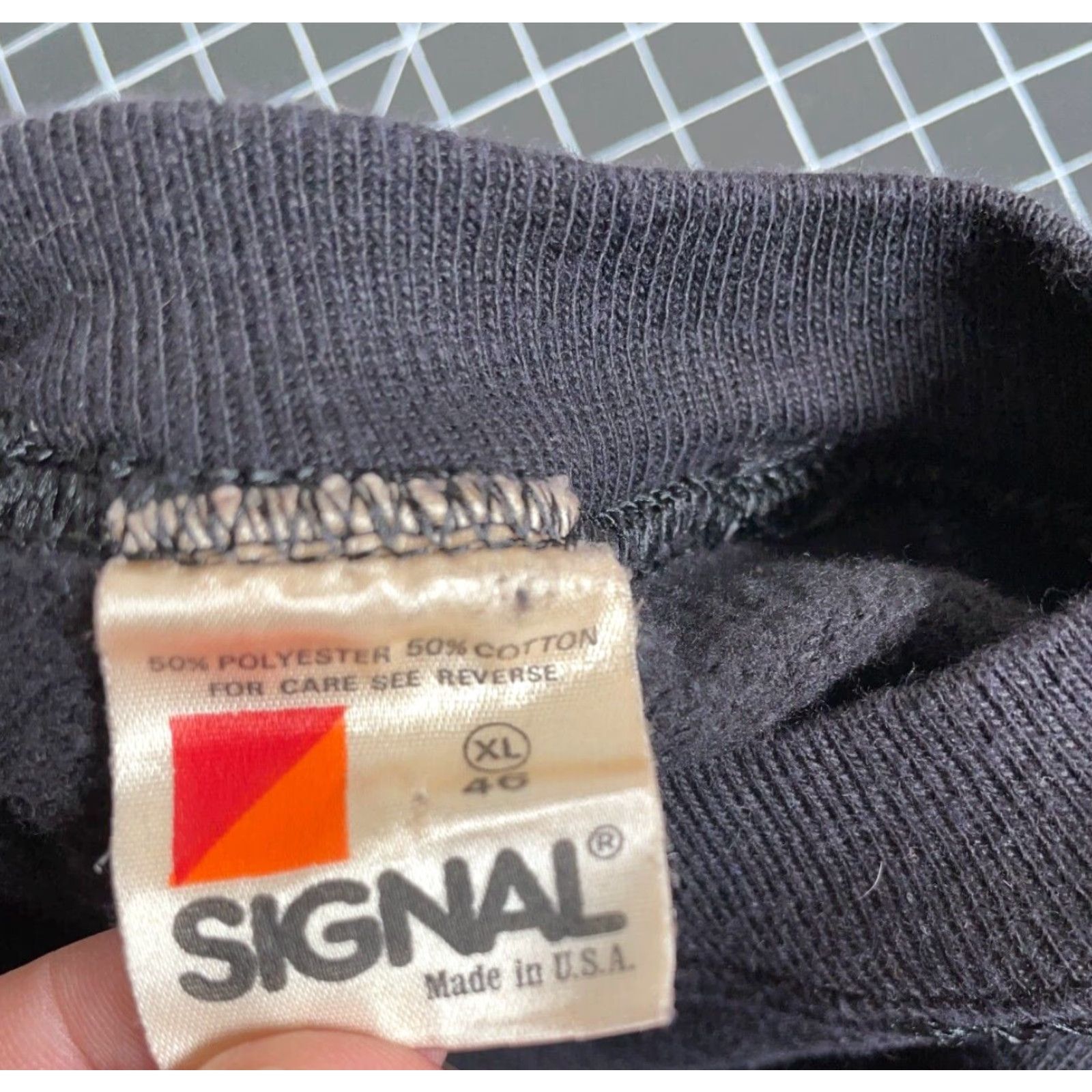 Vintage VINTAGE Signal Sweatshirt Adult XL Black Palm Tree Graphic Raglan Sleeves 90s City Retro Men’s Size US L / EU 52-54 / 3 - 4 Thumbnail