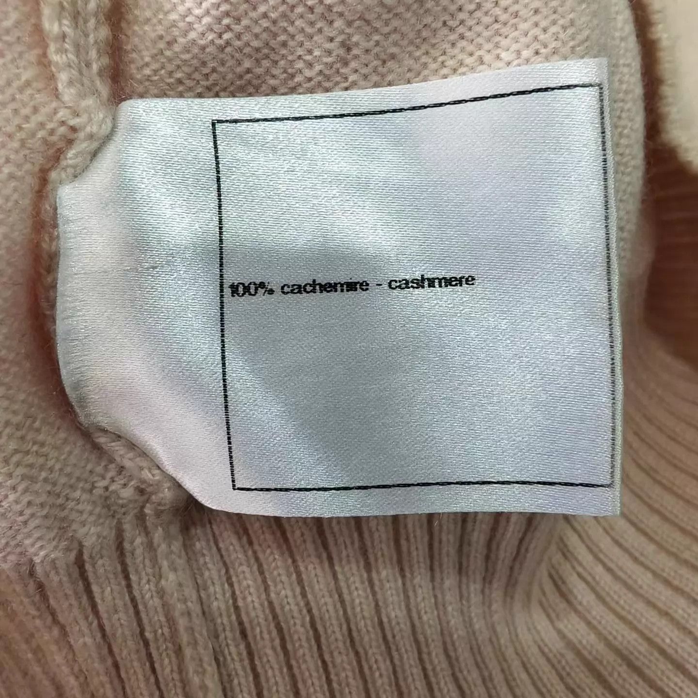 Chanel CHANEL Crystal CC Logo Pink Cashmere Knit Sweater Size XS / US 0-2 / IT 36-38 - 3 Thumbnail