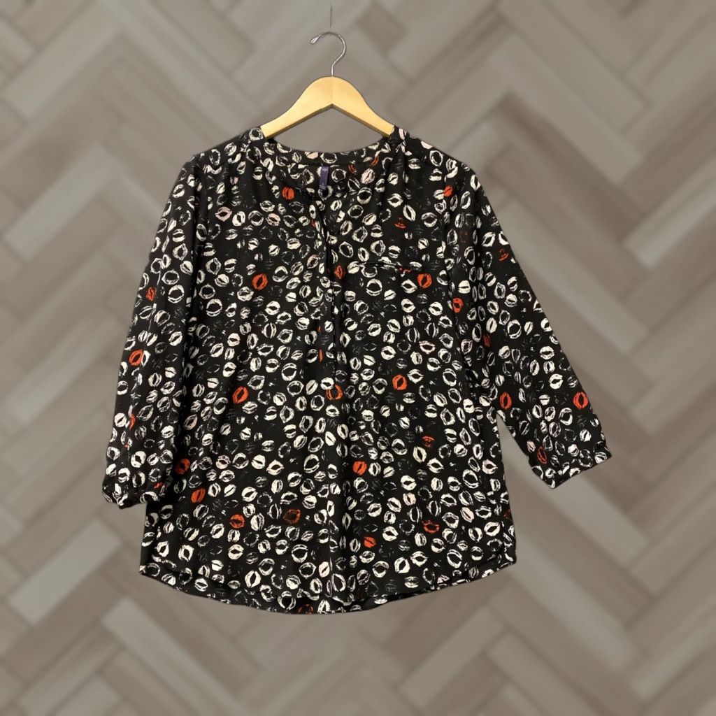 NYDJ VINTAGE NYDJ Blouse Shirt Womens S Black Lips Pullover 3/4 Sleeve V-Neck Knit Pleated Balloon Casual Hip Length Size S / US 4 / IT 40 - 1 Thumbnail