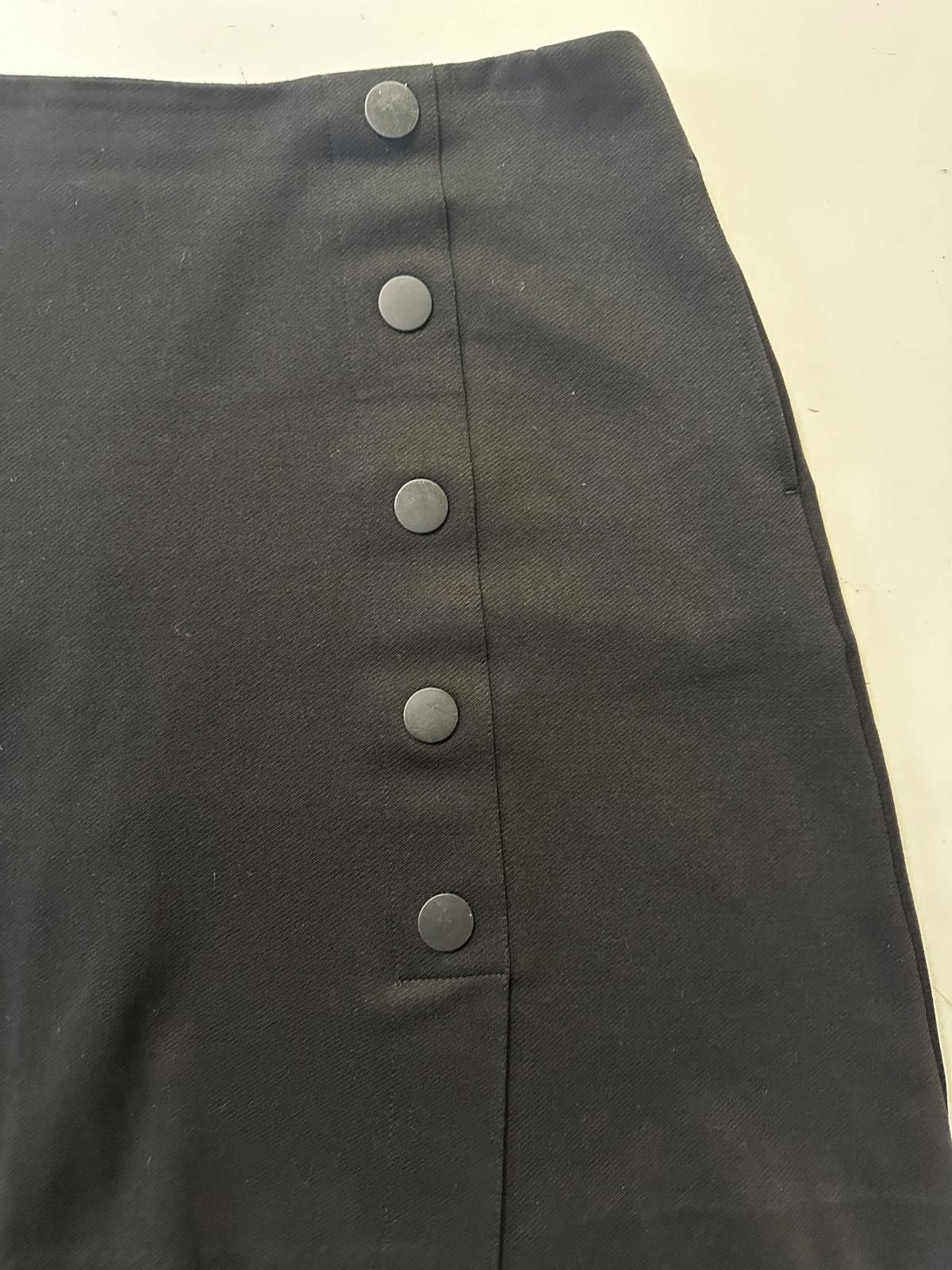 Designer Chic Black Button-Up Mini Skirt Size 28" / US 6 / IT 42 - 2 Thumbnail