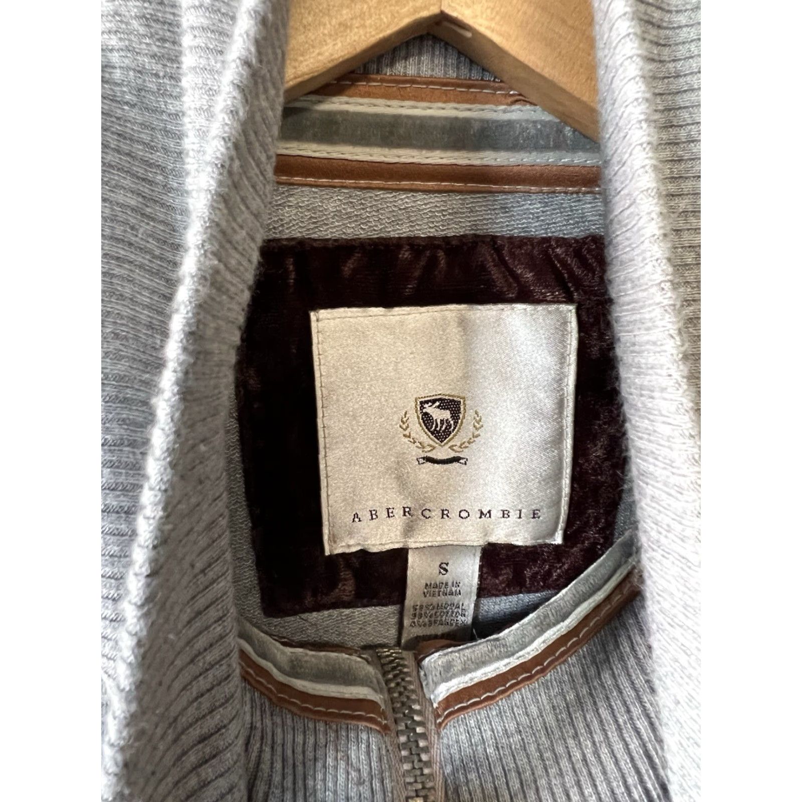 Abercrombie & Fitch Abercrombie & Fitch Womens Gray Long Sleeve Full Zip Sweater Size S Size S / US 4 / IT 40 - 3 Thumbnail