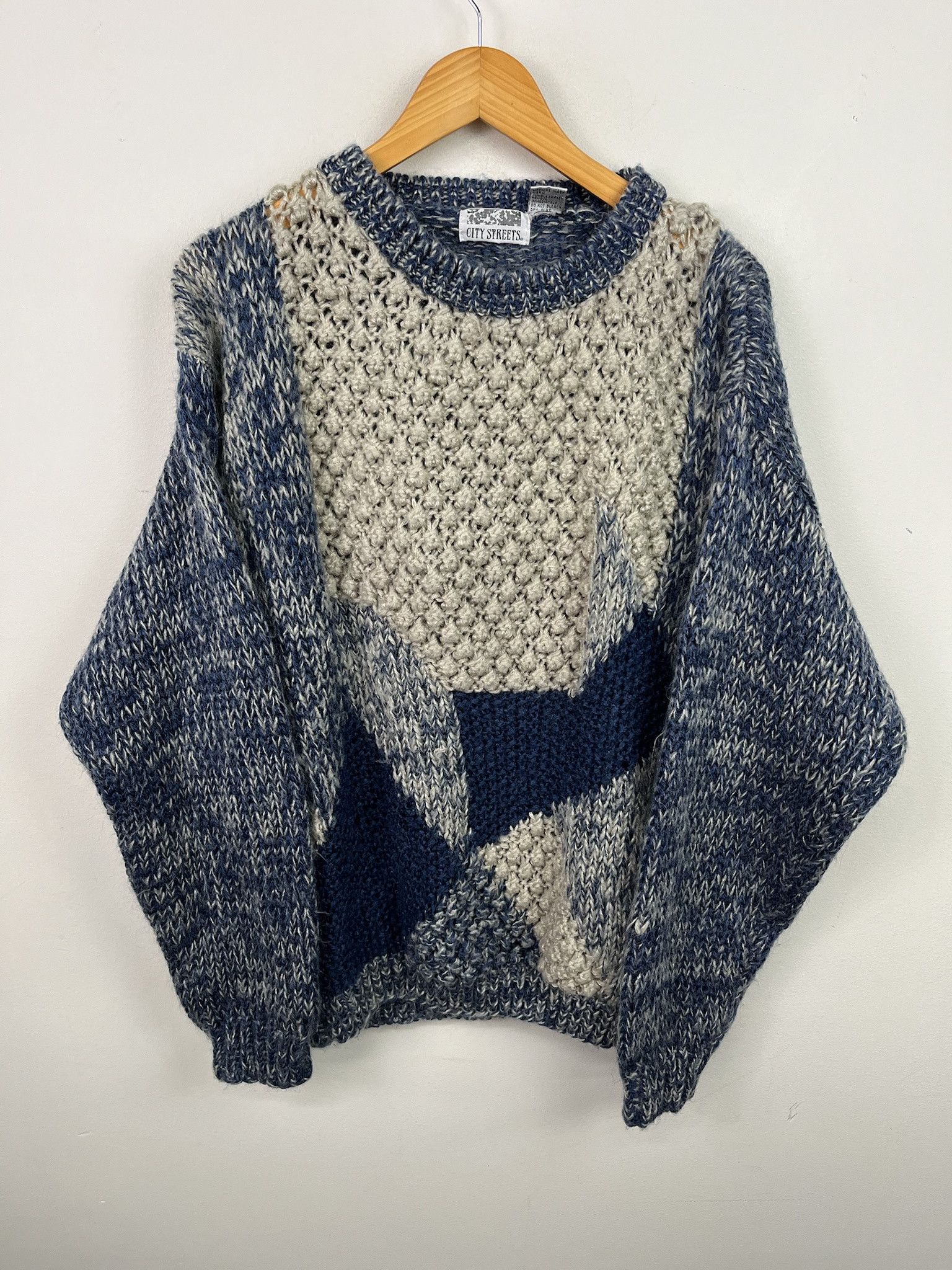Vintage Vintqge 90s Sweater Acrylic 3D Knit Coodig Style Sweater Size L Size US L / EU 52-54 / 3 - 1 Thumbnail