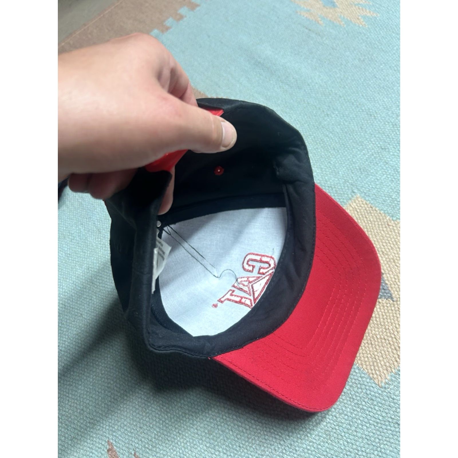 Vintage VINTAGE CAT SnapBack Hat Cap Men Adjustable Black Red 2 Tone Caterpillar Construction Cat Theme Mens Size ONE SIZE - 7 Thumbnail