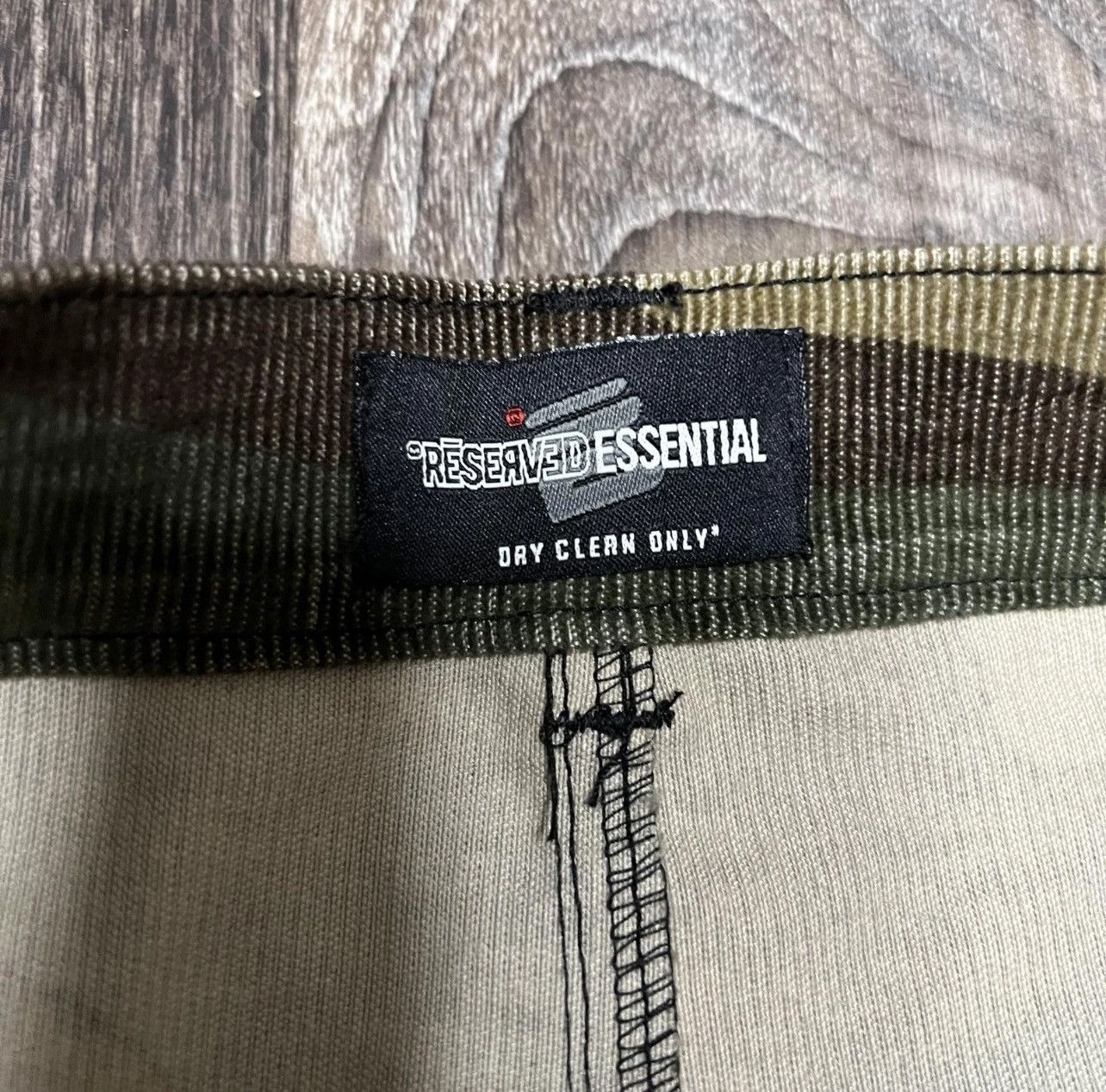 Other Reserved Essential Pants Mens 34 Green Camo Corduroy Cargo Size US 33 - 6 Thumbnail