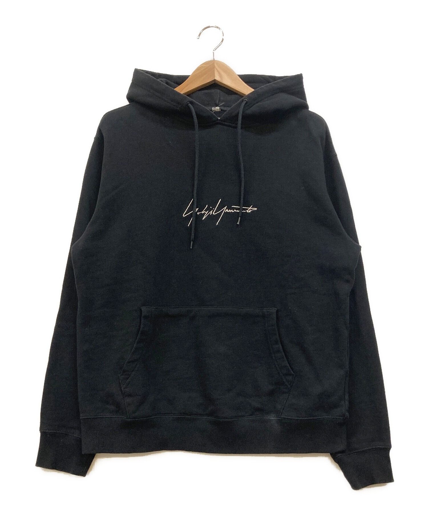 New Era × Yohji Yamamoto New Era x YOHJI YAMAMOTO Embroidered Logo Hoodie Size M Size US M / EU 48-50 / 2 - 1 Thumbnail