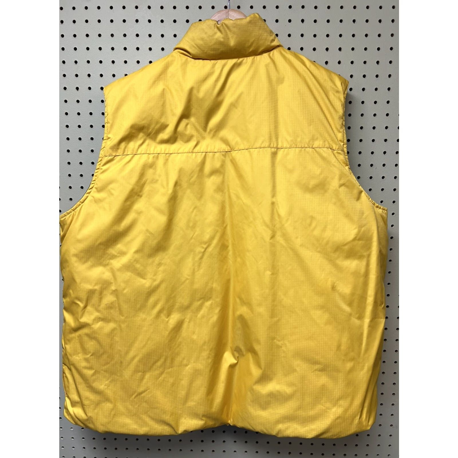 Lands' End VINTAGE? No; but Lands' End Down Vest XL Mens Blue Yellow Reversible Quilted Puffer Zip Short Sleeve? Size US XL / EU 56 / 4 - 4 Thumbnail