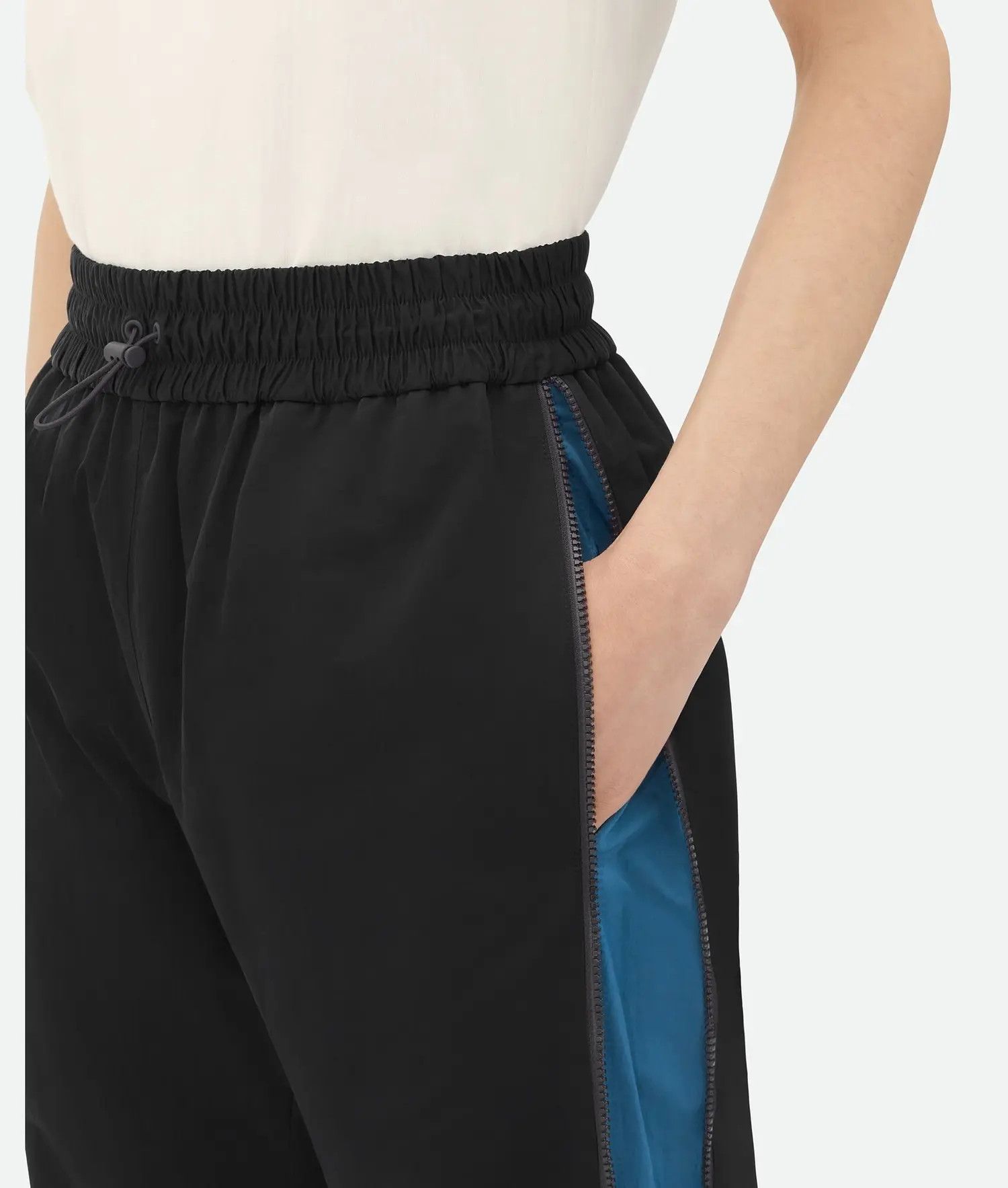 Bottega Veneta o1n1vont0125 Contrasting Zipper Tech Nylon Pant in Black Size US 32 / EU 48 - 4 Thumbnail
