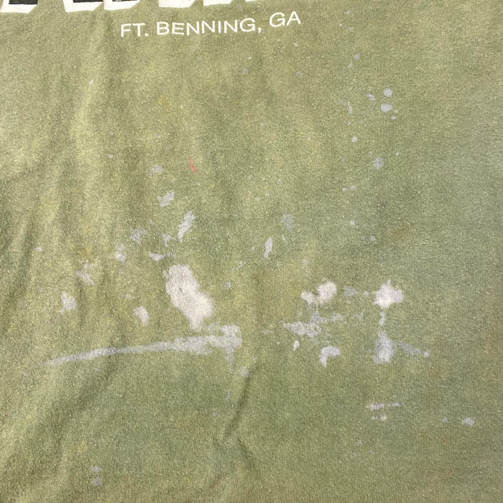 Fruit Of The Loom VINTAGE United States Army Ft Benning Shirt Mens XL Distressed 90s Cotton Graphic Print Crew Neck Short Sleeve Military Patriotic Man Clothing Size US XL / EU 56 / 4 - 4 Thumbnail