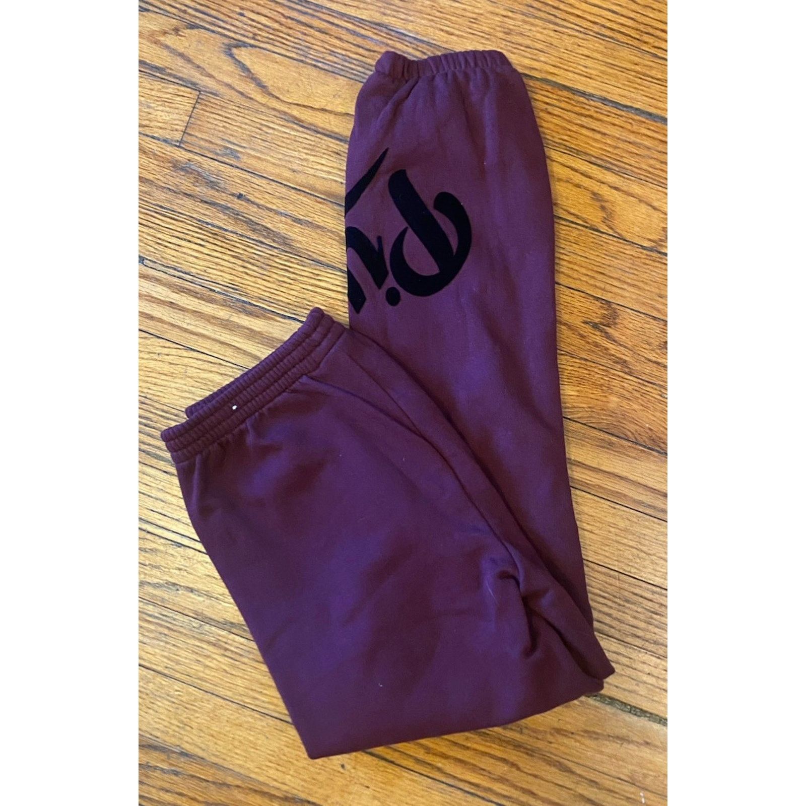 Victoria's Secret PINK Victoria’s Secret sweatpants XS burgundy Velvet Logo Size 26" / US 2 / IT 38 - 1 Preview