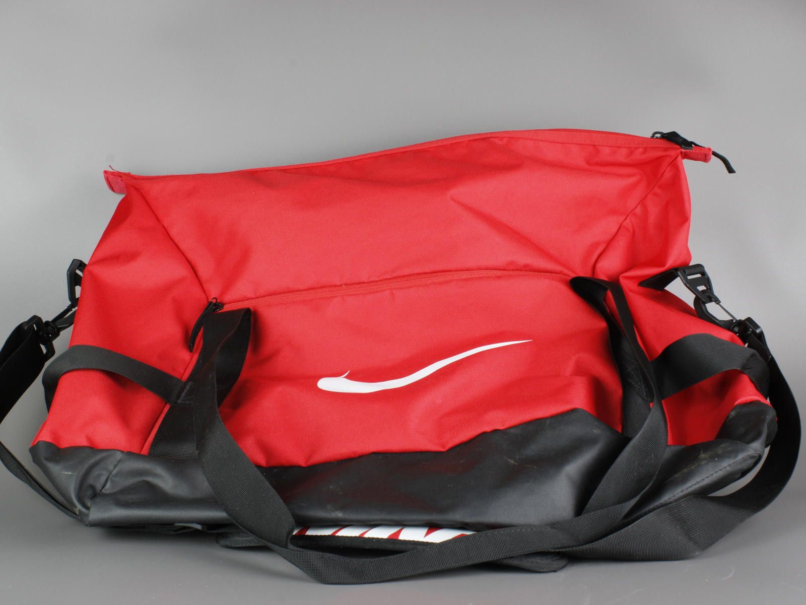 Nike Nike Red and Black Gym Bag with Adjustable Strap Size ONE SIZE - 2 Thumbnail