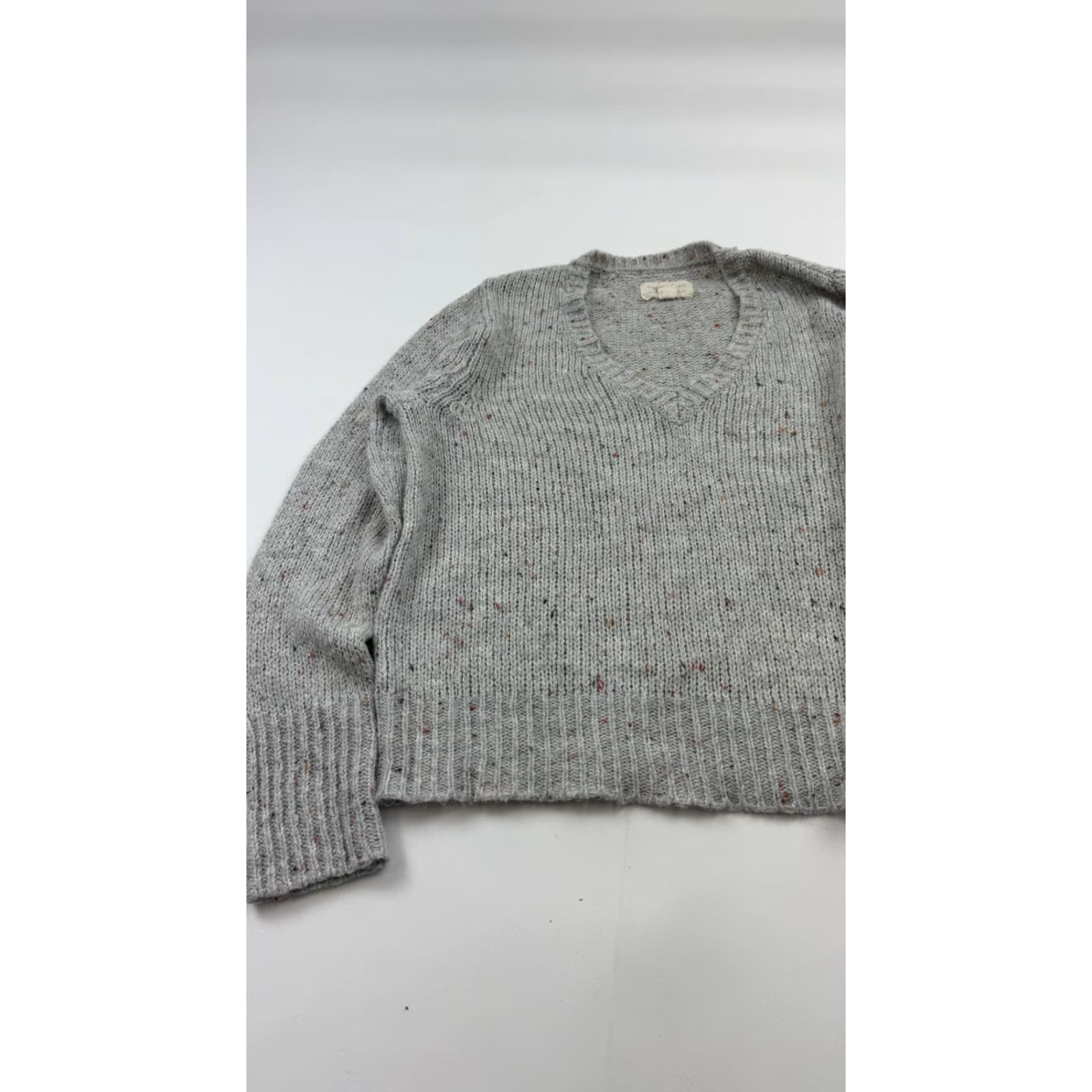 Vintage Evys Tree The Michelle V Neck Wool Blend Speckled ET1002T Sweater Womens Large Gray V-Neck Long Sleeve Raglan Knit Pullover Size L / US 10 / IT 46 - 3 Thumbnail