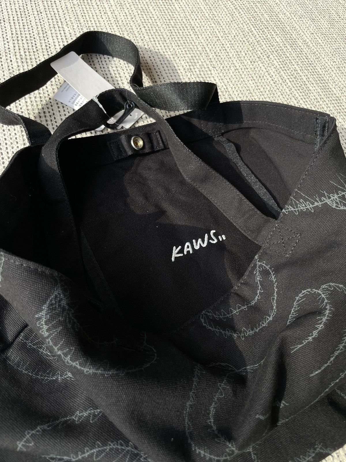 Japanese Brand × Kaws × Uniqlo Kaws x Uniqlo Hand Tote Bag Blackout Size ONE SIZE - 6 Thumbnail