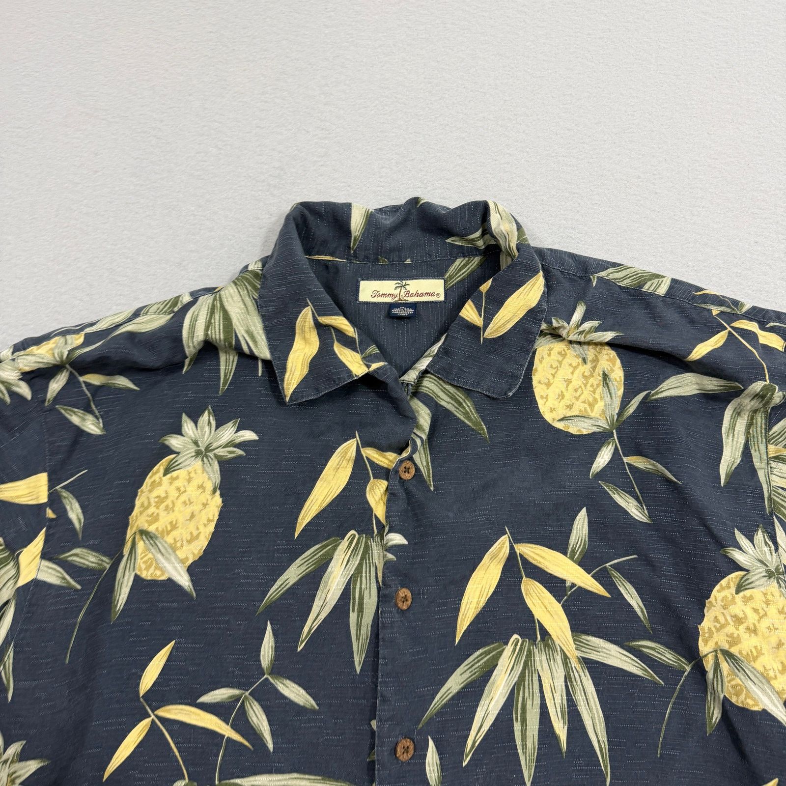 Tommy Bahama Tommy Bahama Hawaiian Shirt Men's XL Pineapple Floral Silk Size US XL / EU 56 / 4 - 3 Thumbnail