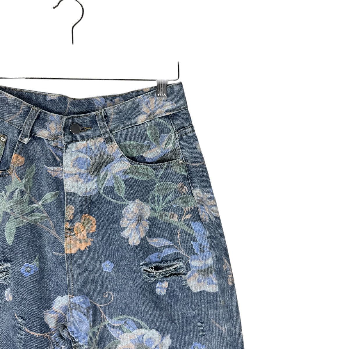 Japanese Brand ☀️HIGH WAISTED FLORAL DISTRESSED BAGGY JEANS Size US 30 / EU 46 - 5 Thumbnail
