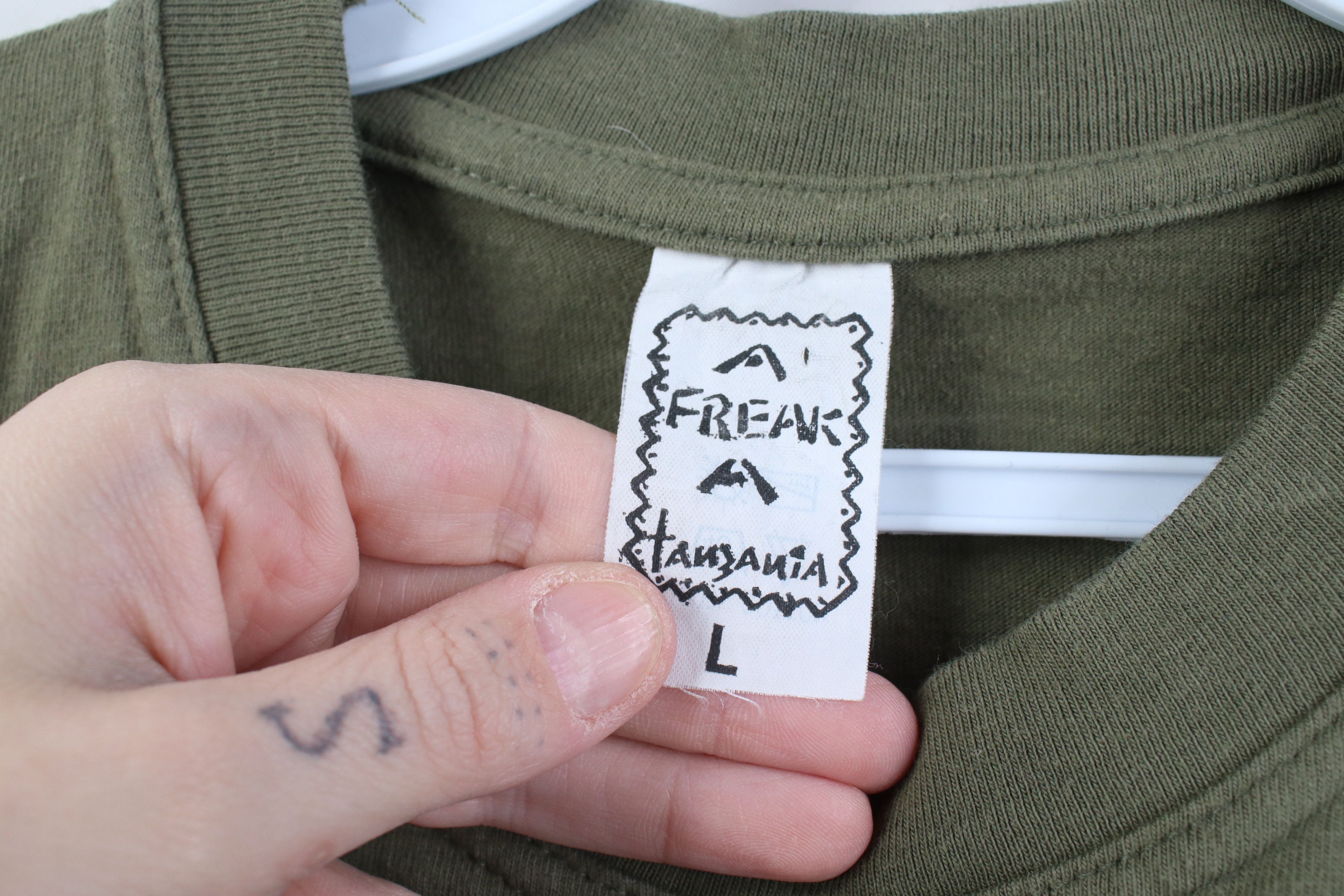 Vintage Vintage 90s Y2K Streetwear Tarangire Safari Lodge T-Shirt Size US L / EU 52-54 / 3 - 9 Thumbnail