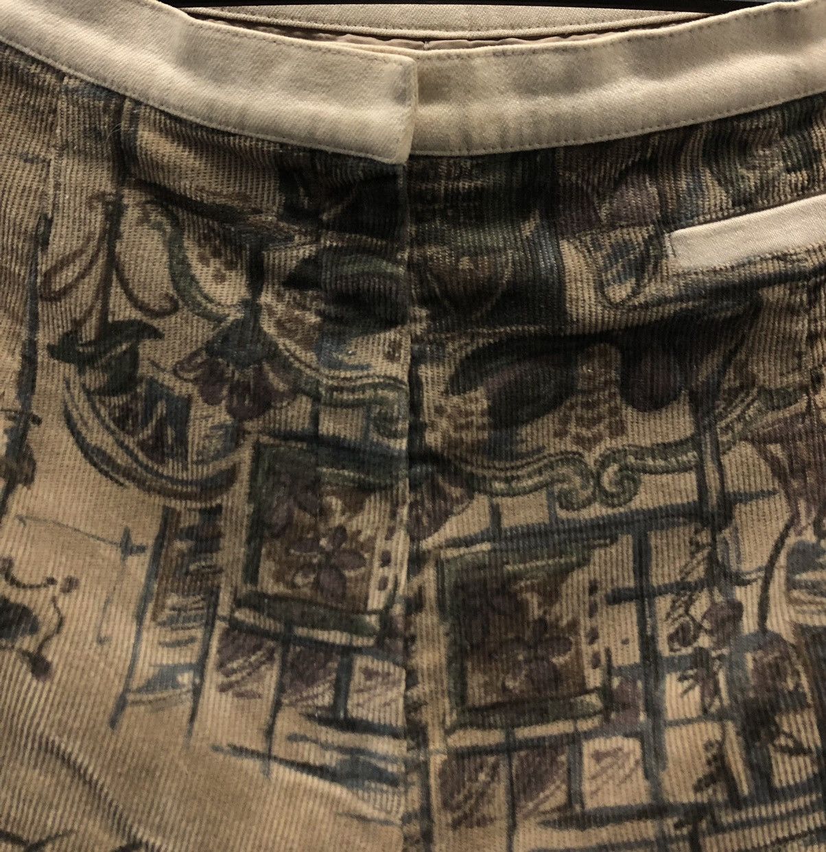 Japanese Brand Vintage Beige Graphic Print Cropped Pants Size 30" / US 8 / IT 44 - 11 Thumbnail