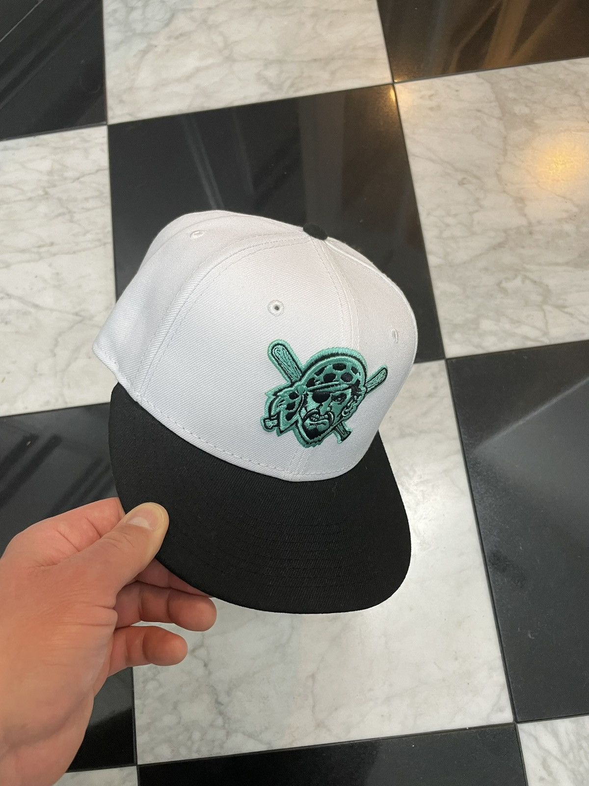 New Era 🔥 Pirates fitted hat size 7 Size ONE SIZE - 1 Thumbnail