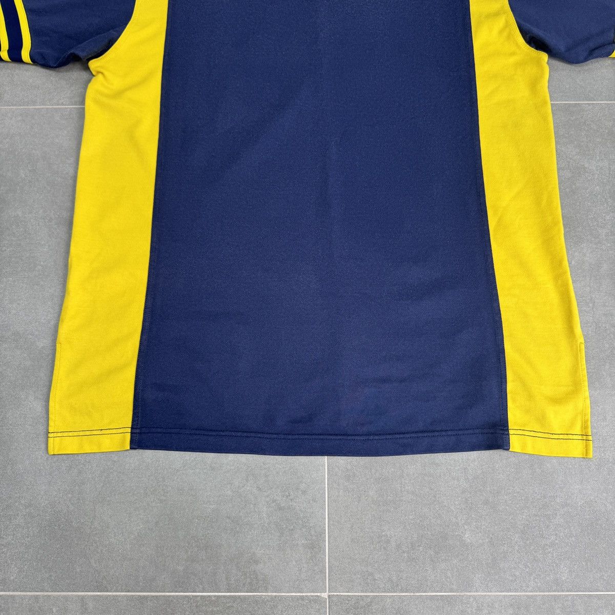 Vintage Vintage Nike Michigan Wolverines NCAA Football Y2K Shirt Size US L / EU 52-54 / 3 - 13 Thumbnail