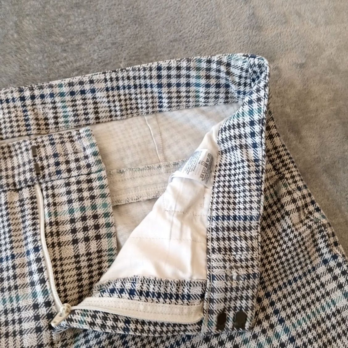 Old Navy VINTAGE? No — Old Navy Pixie Cropped Pants Womens Size 14 Gray Plaid Stretch Pockets 34x24.5 Size 36" / US 14 / IT 50 - 5 Thumbnail