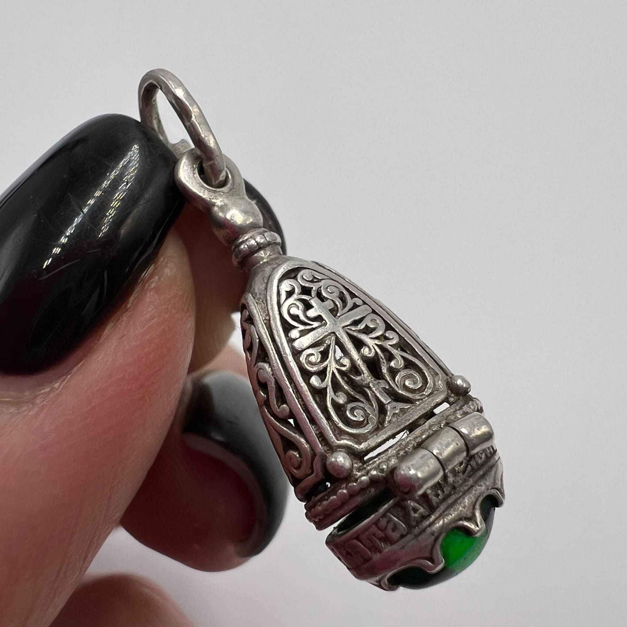 Sterling Silver Vintage Sterling Silver 925 Pendant Virgin Mary and Child Size ONE SIZE - 11 Thumbnail