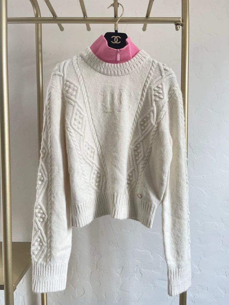 Chanel Chanel 22k pink neckline white sweater Size XS / US 0-2 / IT 36-38 - 1 Thumbnail