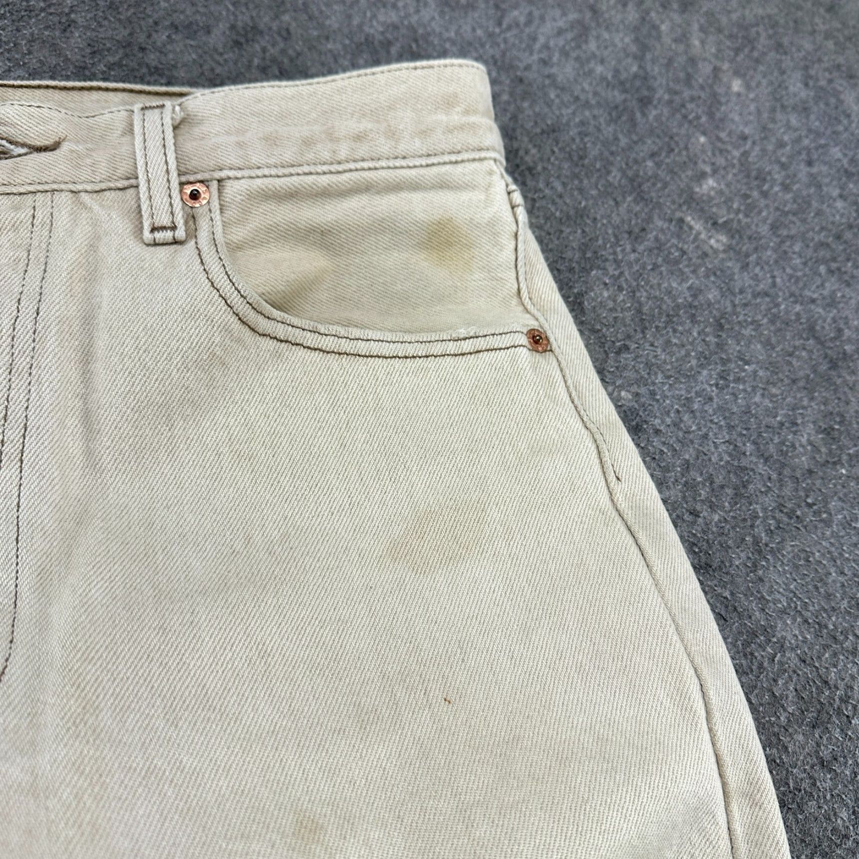 Levi's VINTAGE Levi's 501 Jeans Mens 32x30 Beige Light Wash Straight Regular Fit USA 90s Men's Jeans Regular Beige 501 Series Distressed USA Pattern Size US 32 / EU 48 - 5 Thumbnail