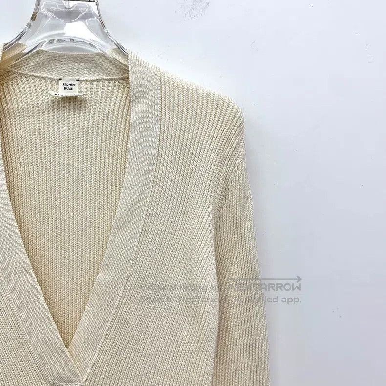 Hermes Hermes Beige Mulberry Silk V-Neck Long Sleeve Knitted Top Size XS / US 0-2 / IT 36-38 - 3 Thumbnail