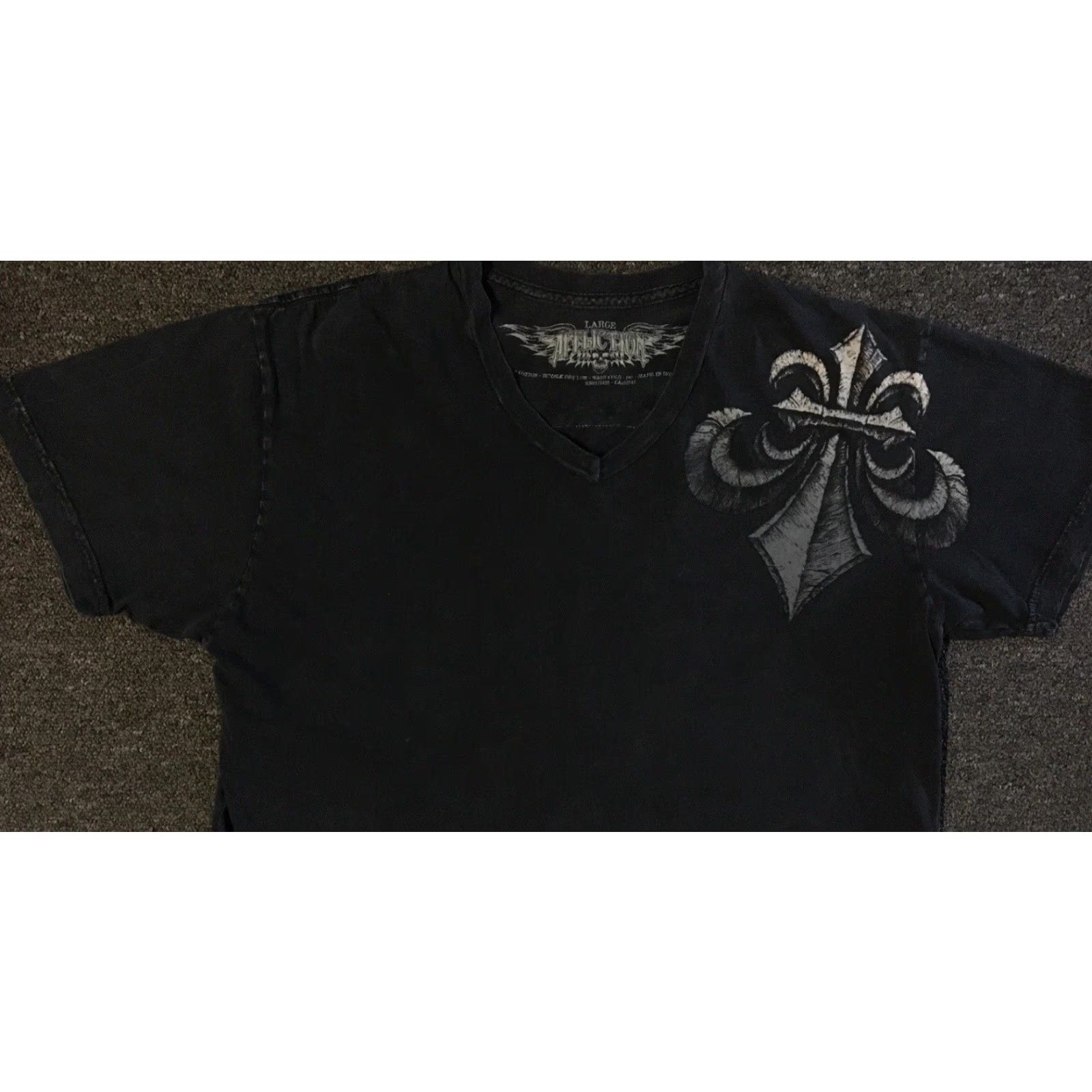 Tapout Vtg Tapout Shirt L Black Skull All Over Print Biker Emo Goth Grunge 80s 90s Harley Punk Rock USA Skate Y2K Cross Studded Men’s T-Shirt Size US L / EU 52-54 / 3 - 6 Thumbnail