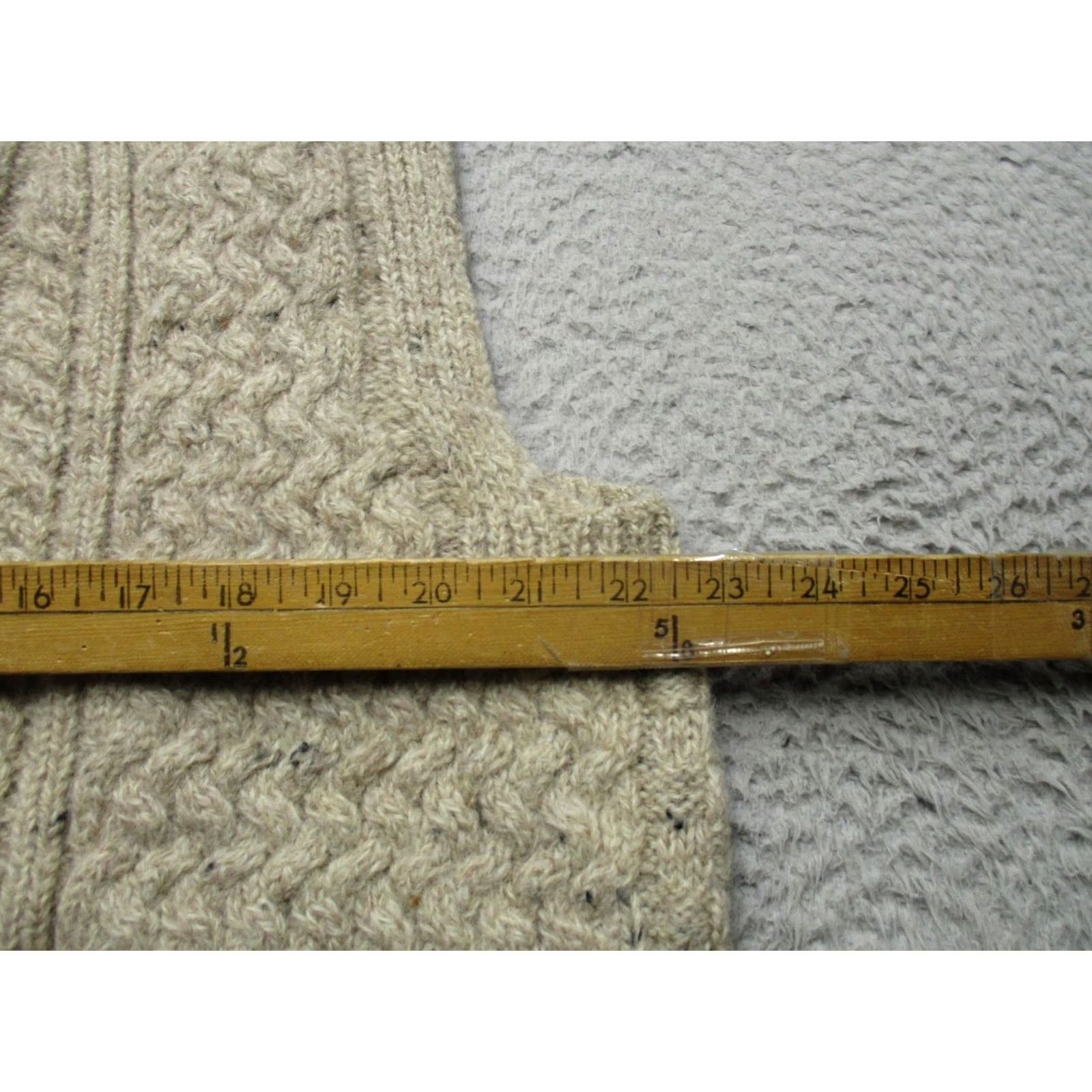 Vintage Carraig Donn Sweater Vest Mens L Beige Wool Cable Knit Aran Ireland Pockets Size US L / EU 52-54 / 3 - 6 Thumbnail
