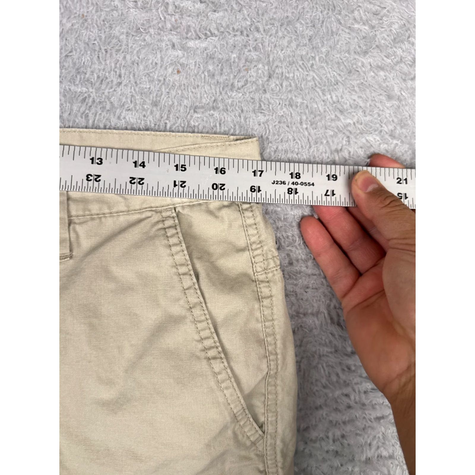 Vintage Columbia Men’s Cargo Shorts Beige 34x8 100% Cotton Chino Flat Front 8 Inseam Regular Rise Zip Pocket Logo Casual Summer Spring Fall Winter Vintage: No Size US 34 / EU 50 - 6 Thumbnail