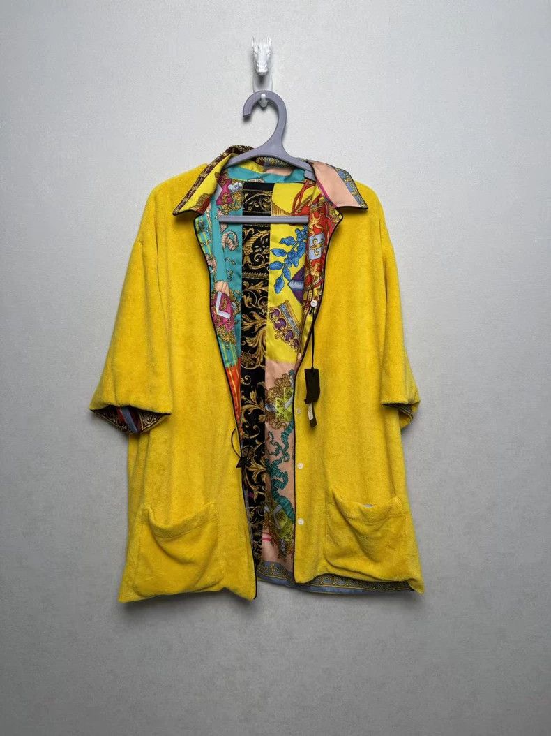 Versace Versace Wear a baroque gold short-sleeved shirt on both si Size US L / EU 52-54 / 3 - 6 Thumbnail