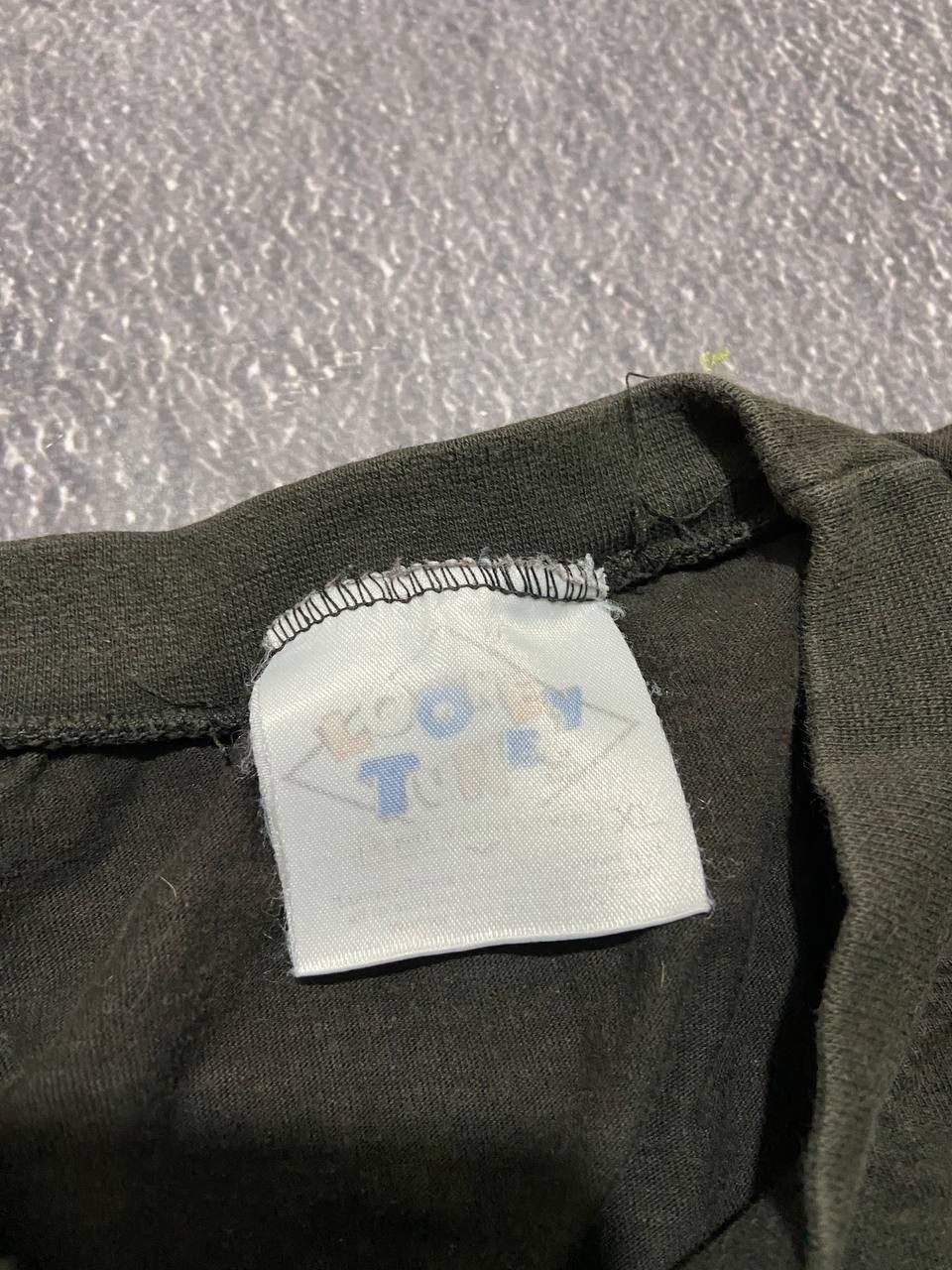 Vintage Vintage Looney Tunes Daffy Team 1997 distressed tee Size US XL / EU 56 / 4 - 6 Thumbnail